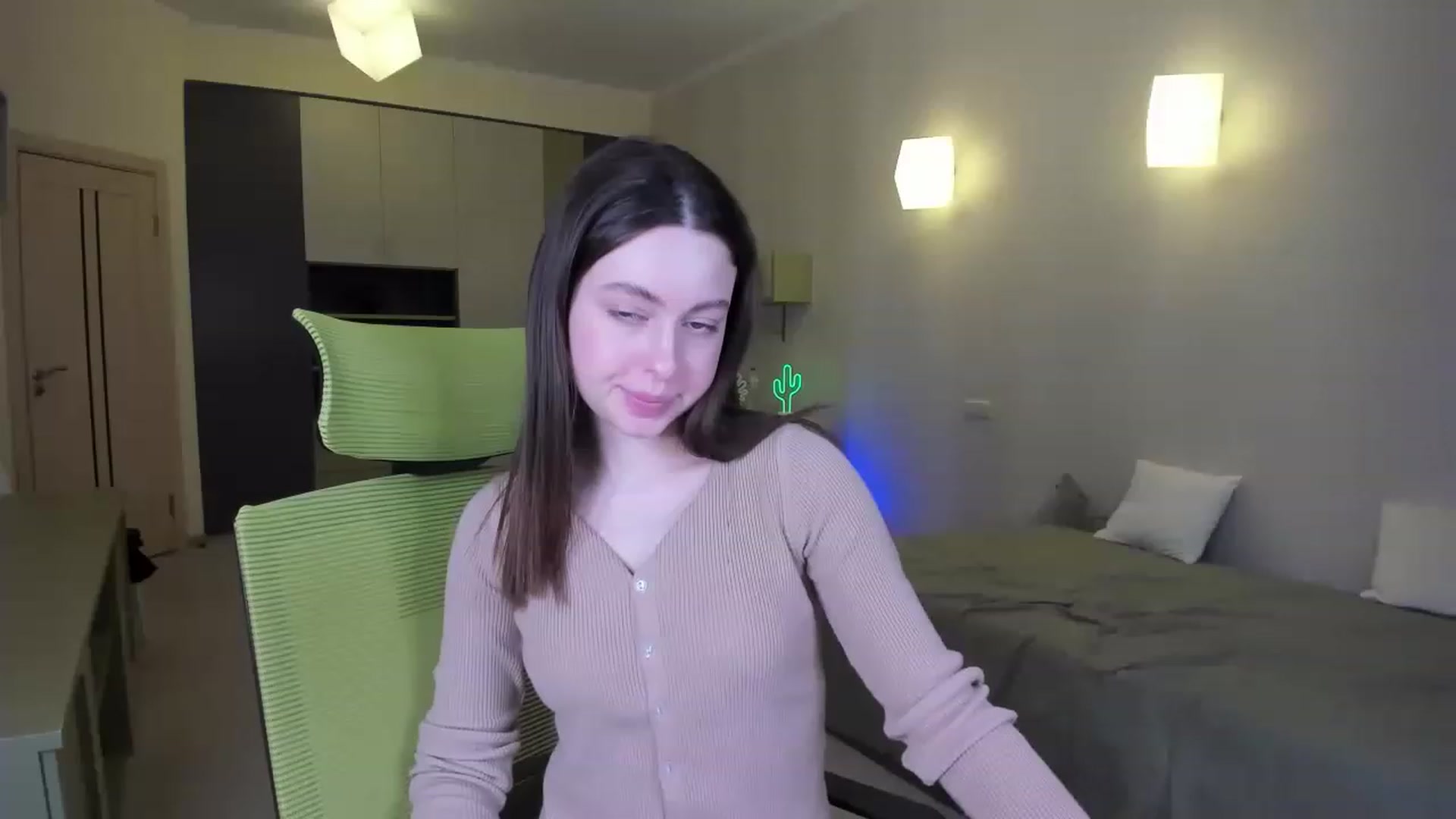 Gallery image thumbnail from LoraAmes's myfreecams stream on, 03/08/2023, 10:20 image 3 of 20