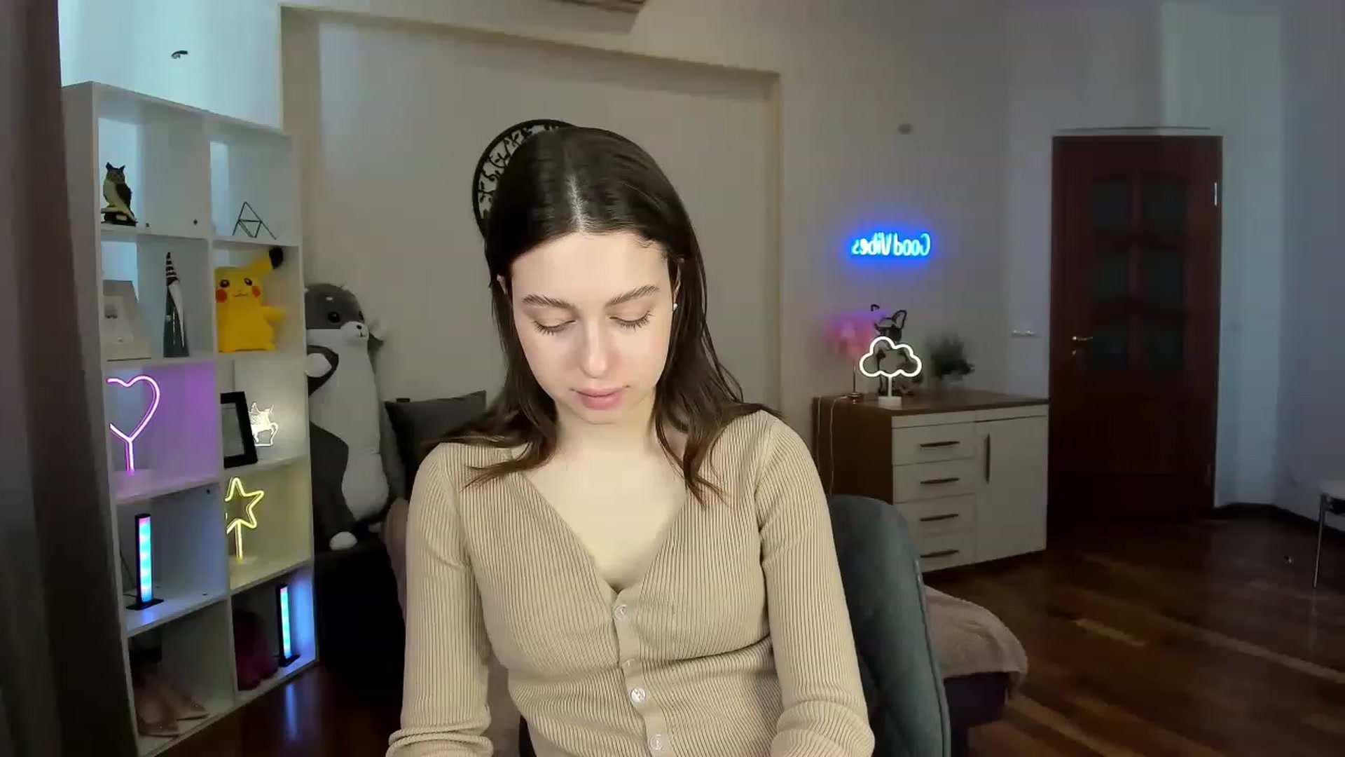 Gallery image thumbnail from LoraAmes's myfreecams stream on, 03/14/2023, 08:38 image 4 of 20