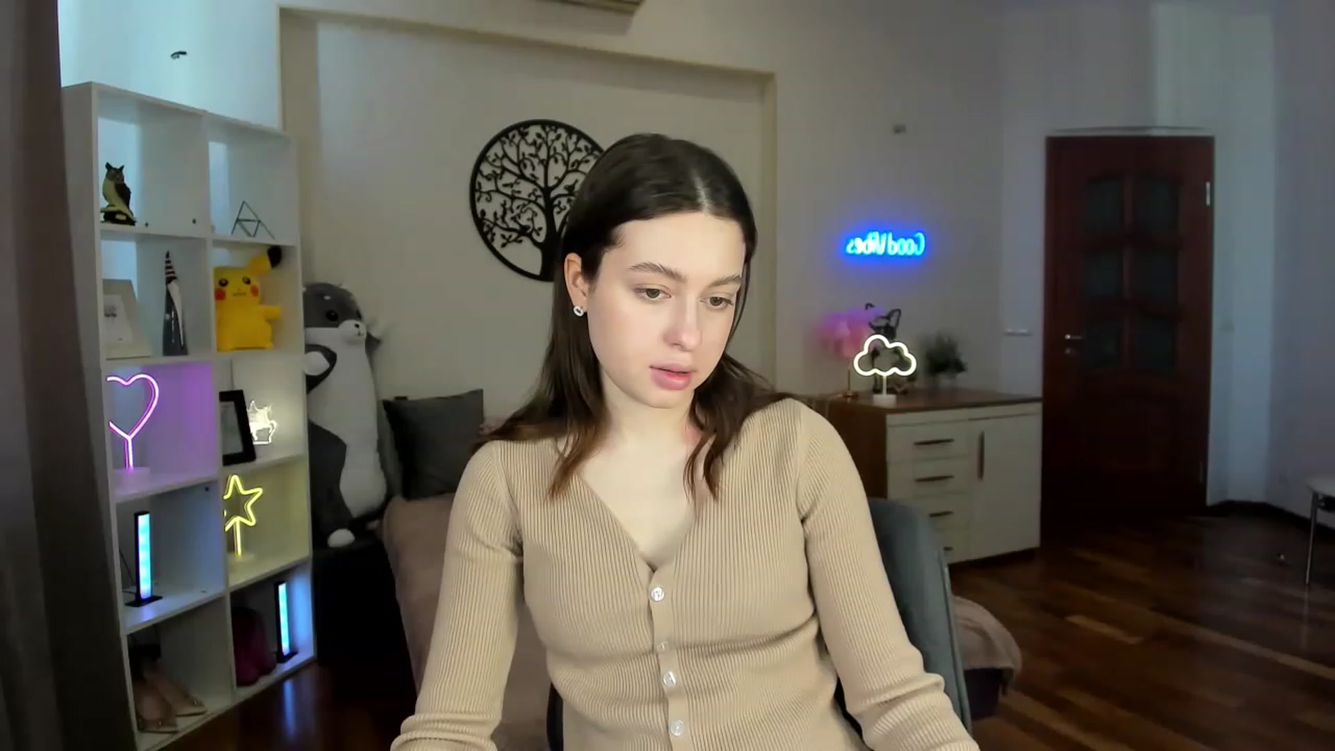 Gallery image thumbnail from LoraAmes's myfreecams stream on, 03/14/2023, 08:38 image 7 of 20