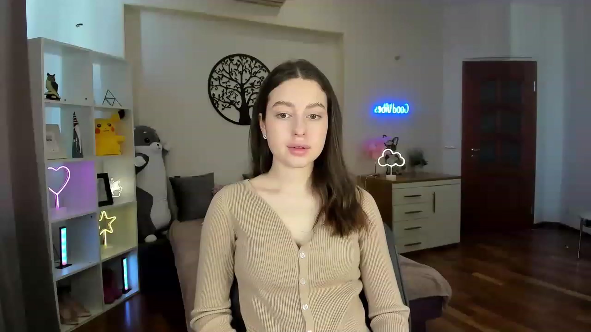 Gallery image thumbnail from LoraAmes's myfreecams stream on, 03/14/2023, 08:38 image 15 of 20