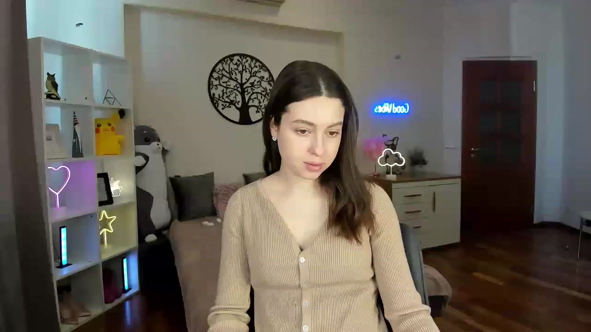 Gallery image thumbnail from LoraAmes's myfreecams stream on, 03/14/2023, 08:38 image 12 of 20