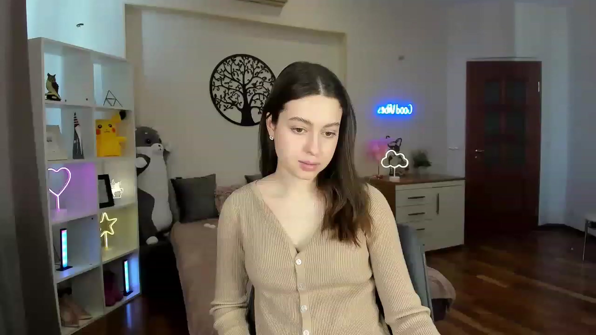 Gallery image thumbnail from LoraAmes's myfreecams stream on, 03/14/2023, 08:38 image 13 of 20