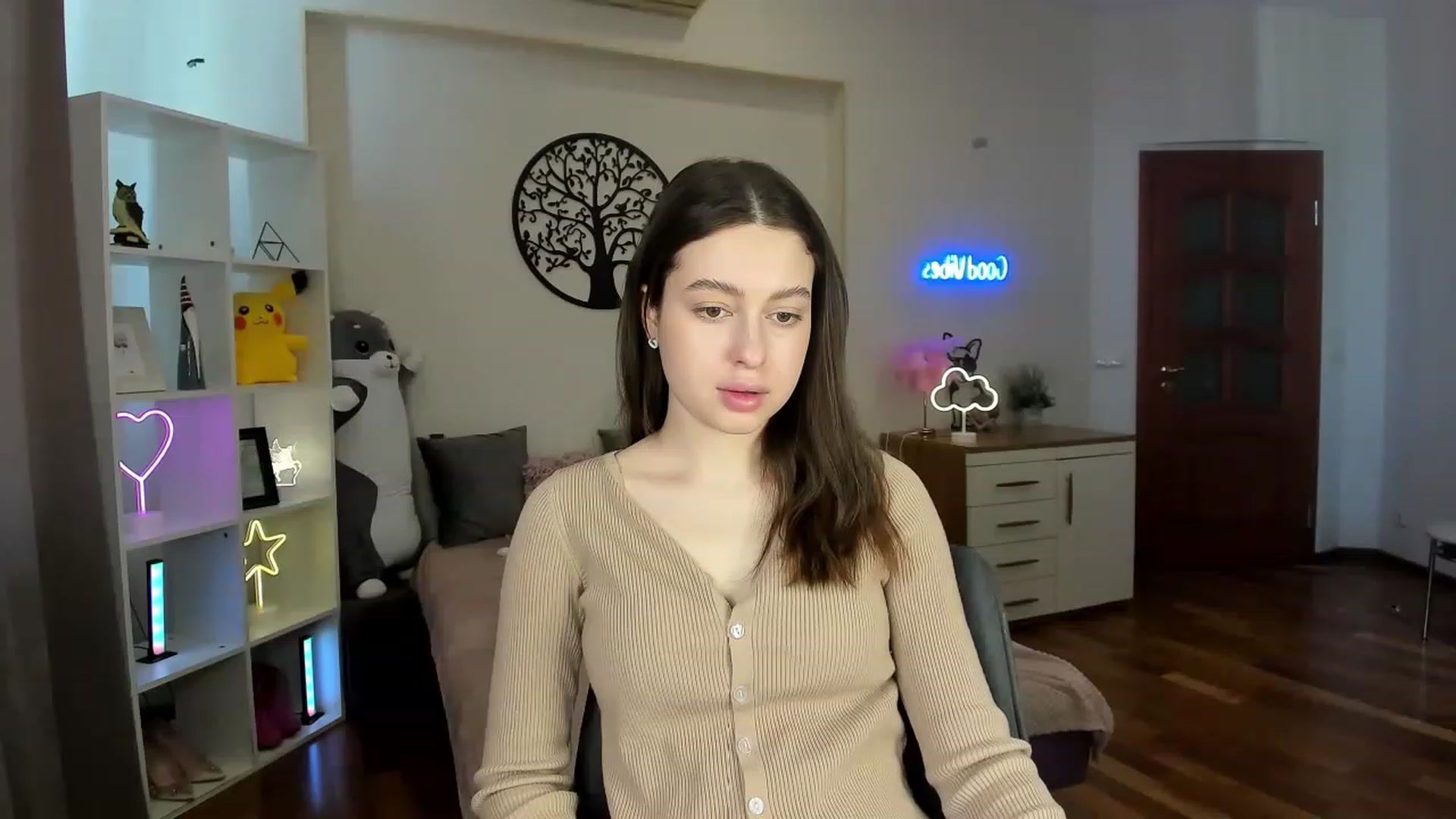 Gallery image thumbnail from LoraAmes's myfreecams stream on, 03/14/2023, 08:38 image 17 of 20