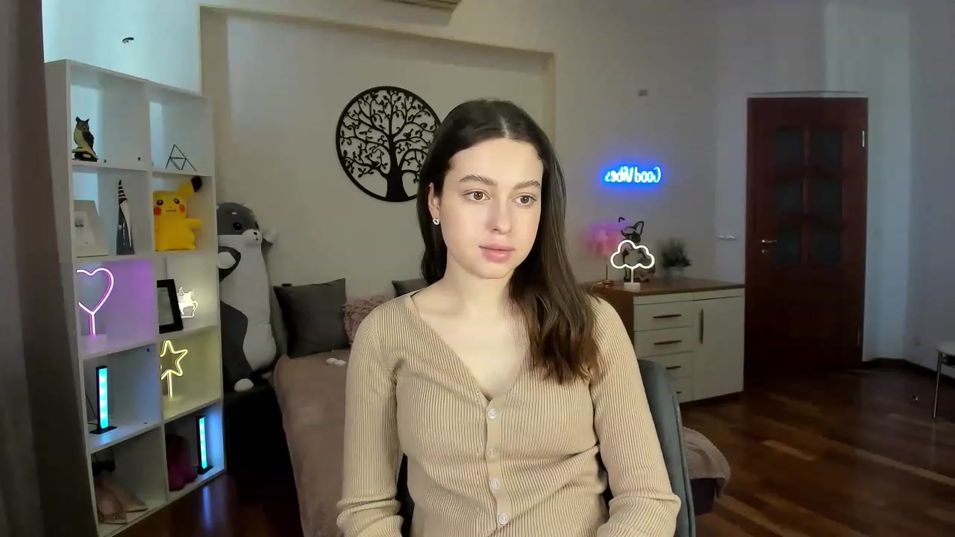 Gallery image thumbnail from LoraAmes's myfreecams stream on, 03/14/2023, 08:38 image 11 of 20