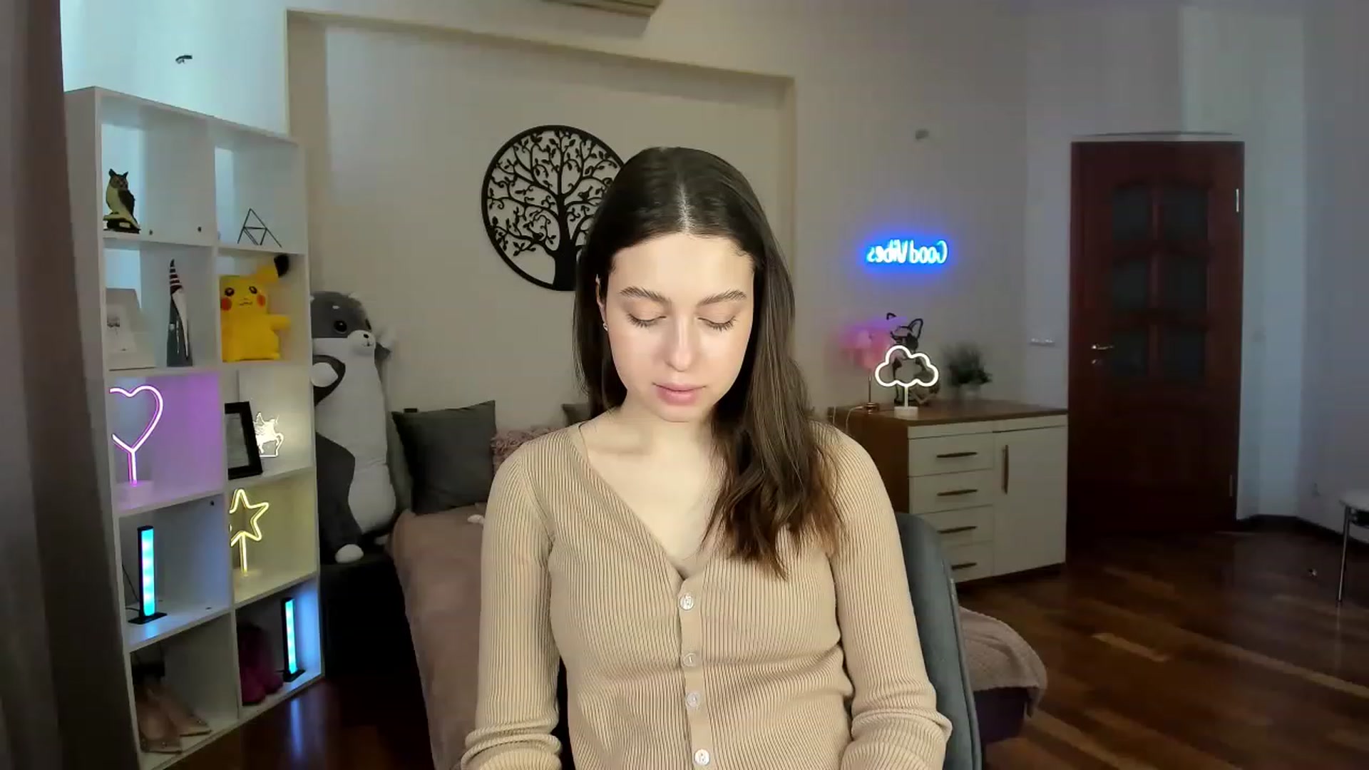 Gallery image thumbnail from LoraAmes's myfreecams stream on, 03/14/2023, 08:38 image 18 of 20