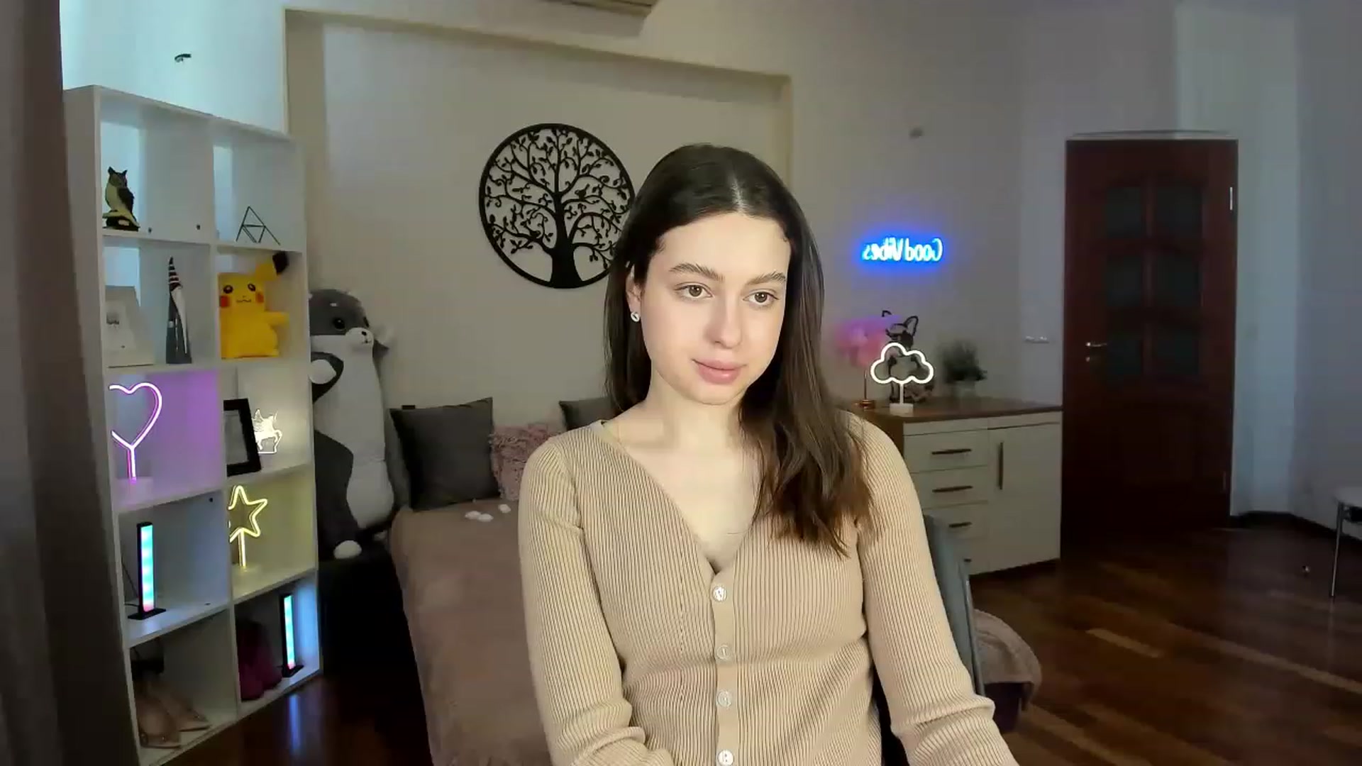 Gallery image thumbnail from LoraAmes's myfreecams stream on, 03/14/2023, 08:38 image 14 of 20