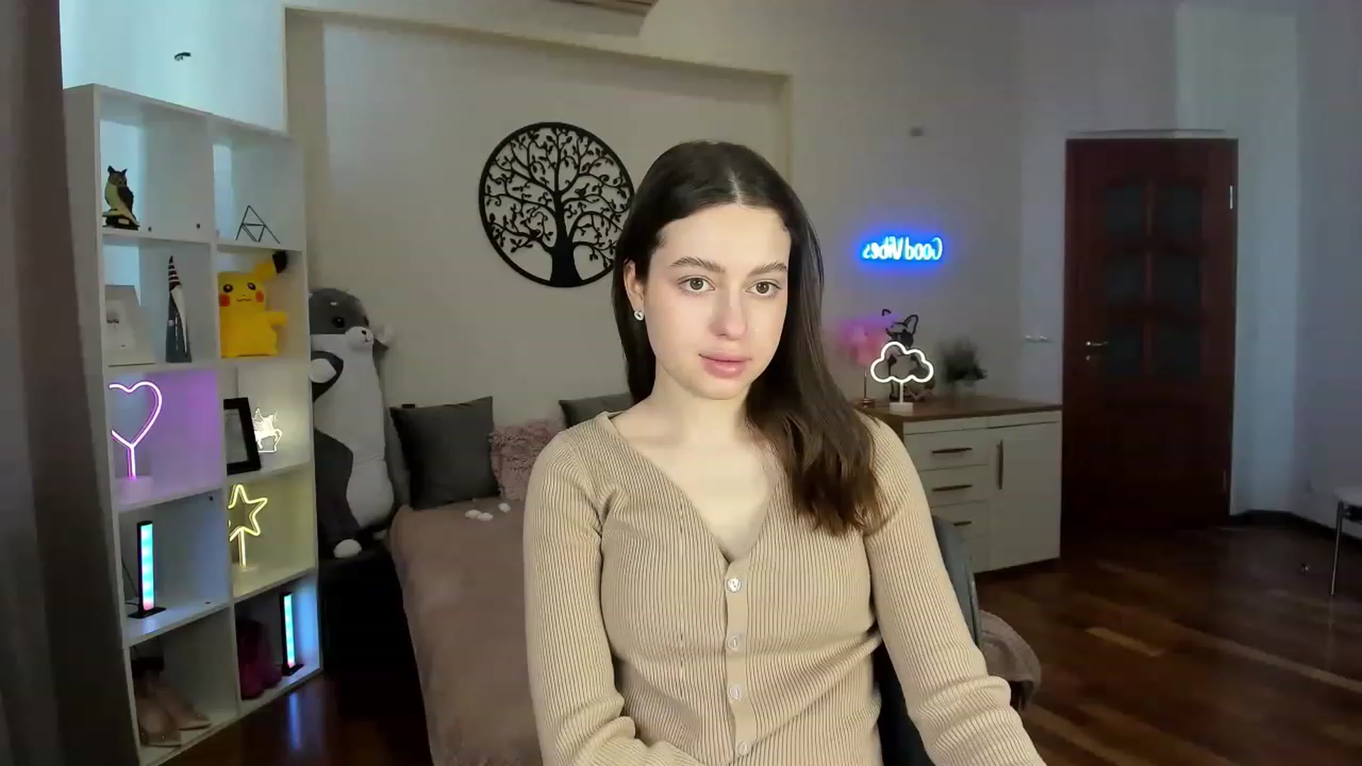 Gallery image thumbnail from LoraAmes's myfreecams stream on, 03/14/2023, 08:38 image 10 of 20