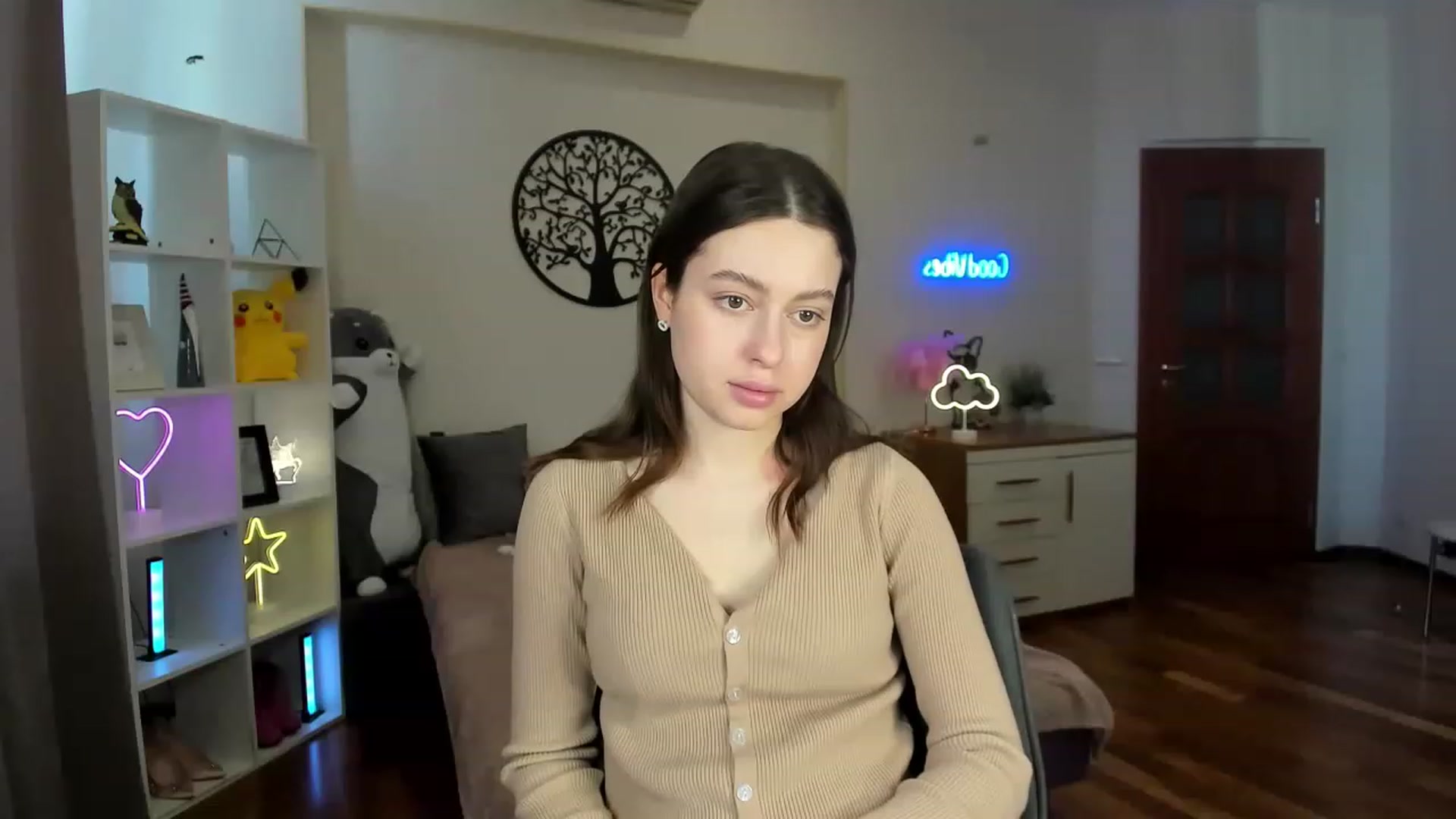 Gallery image thumbnail from LoraAmes's myfreecams stream on, 03/14/2023, 08:38 image 6 of 20