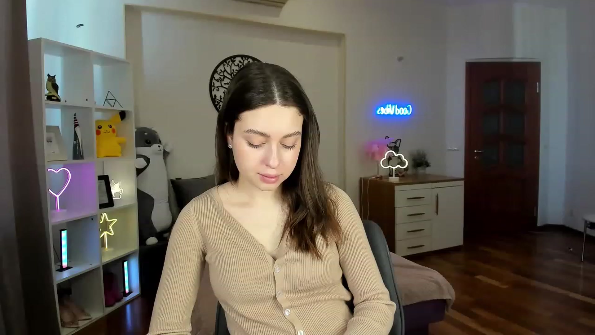 Gallery image thumbnail from LoraAmes's myfreecams stream on, 03/14/2023, 08:38 image 19 of 20