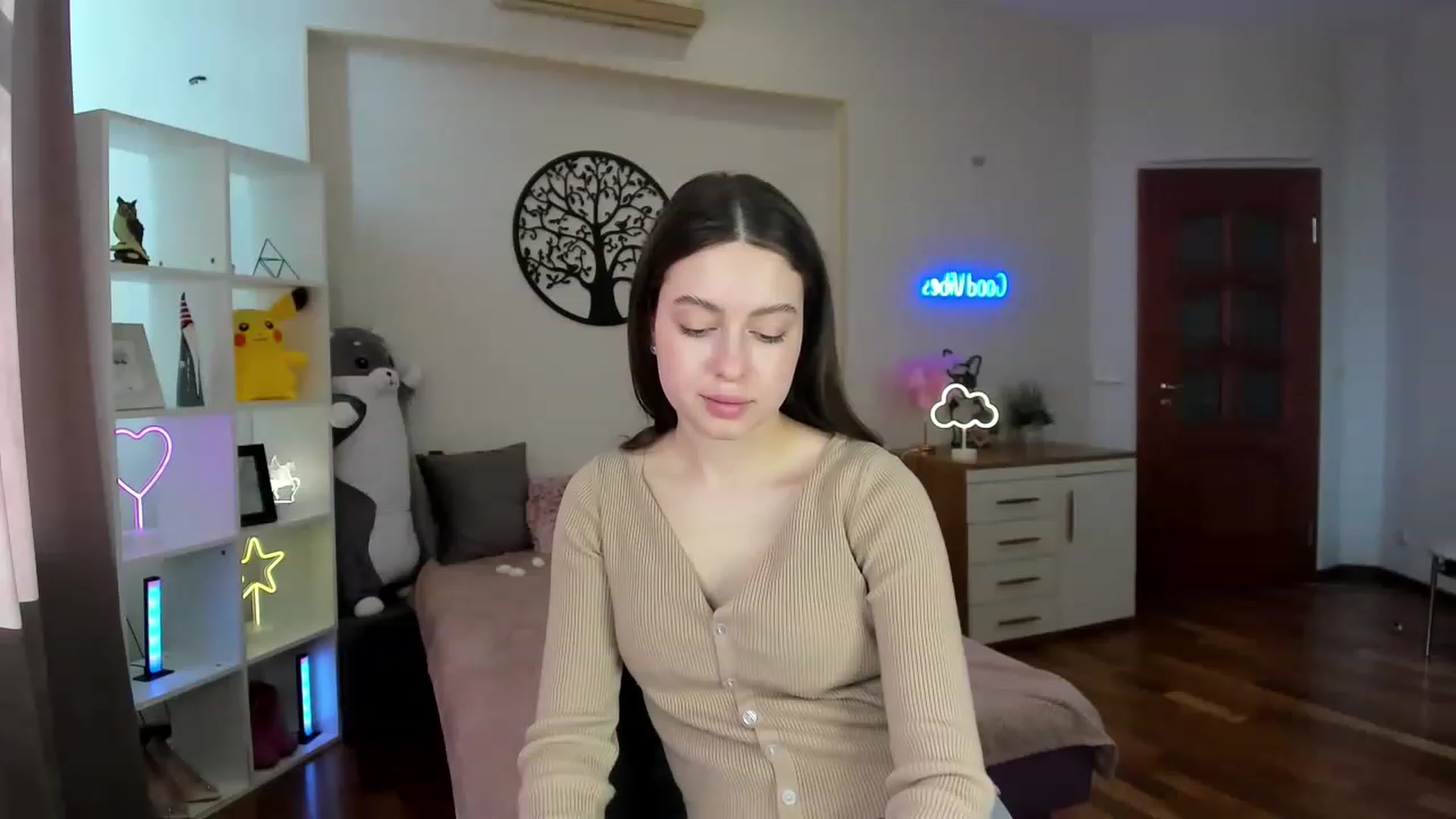 Gallery image thumbnail from LoraAmes's myfreecams stream on, 03/14/2023, 12:31 image 8 of 20