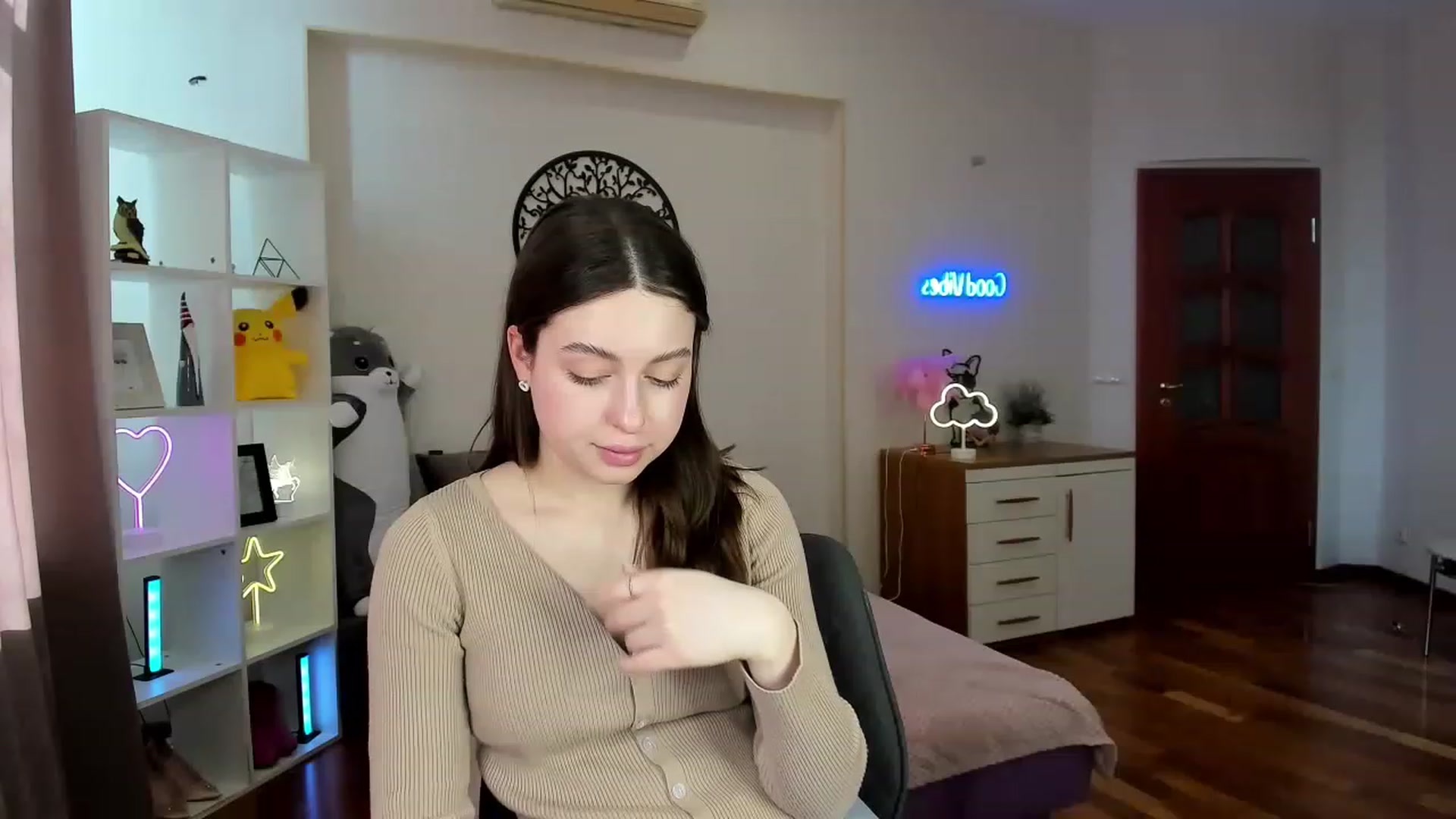 Gallery image thumbnail from LoraAmes's myfreecams stream on, 03/14/2023, 12:31 image 15 of 20