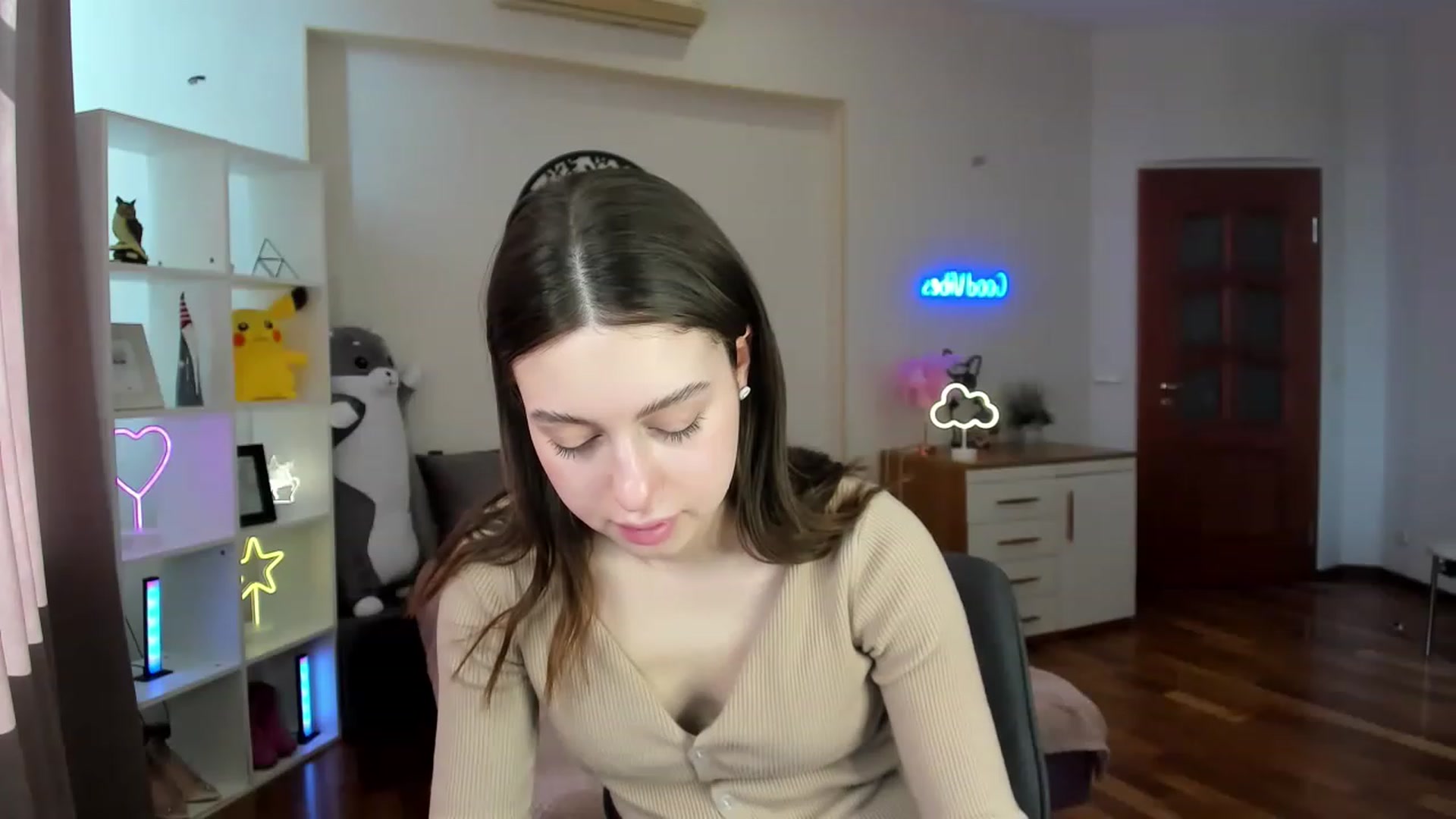 Gallery image thumbnail from LoraAmes's myfreecams stream on, 03/14/2023, 12:31 image 6 of 20