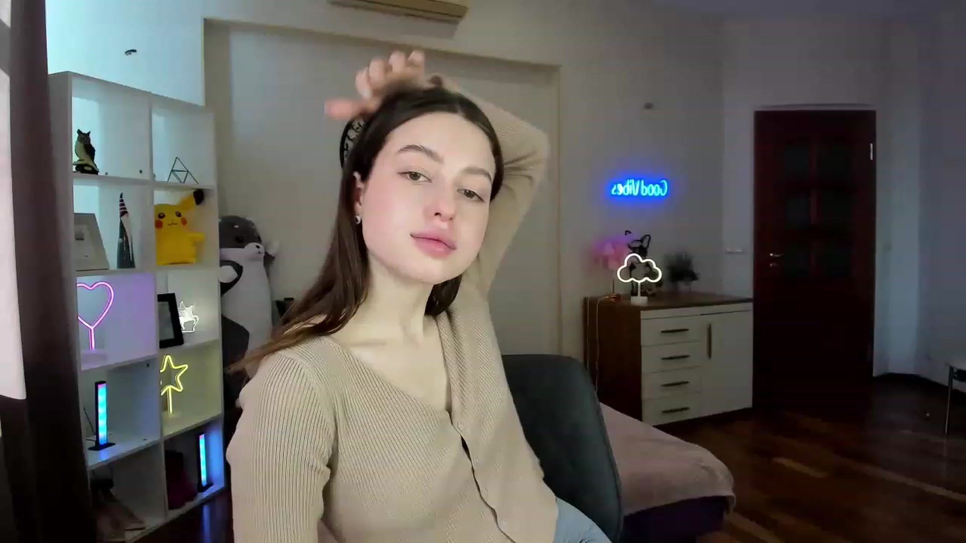 Gallery image thumbnail from LoraAmes's myfreecams stream on, 03/14/2023, 12:31 image 1 of 20