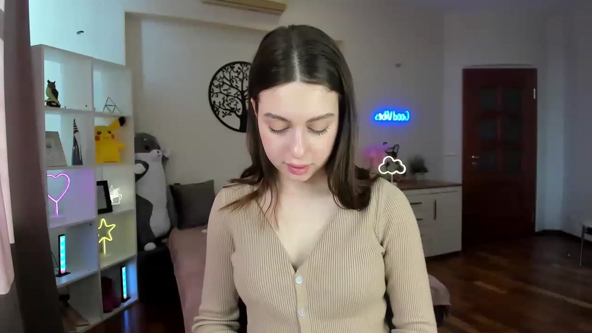 Gallery image thumbnail from LoraAmes's myfreecams stream on, 03/14/2023, 12:31 image 5 of 20