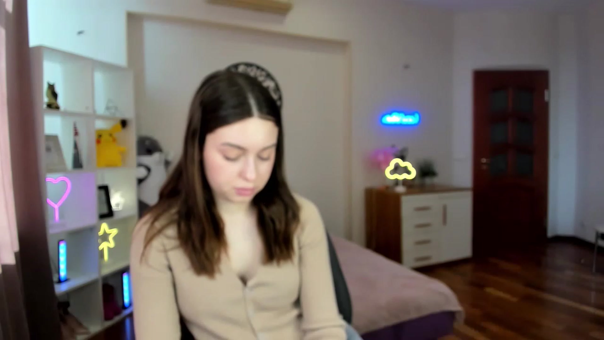 Gallery image thumbnail from LoraAmes's myfreecams stream on, 03/14/2023, 12:31 image 17 of 20