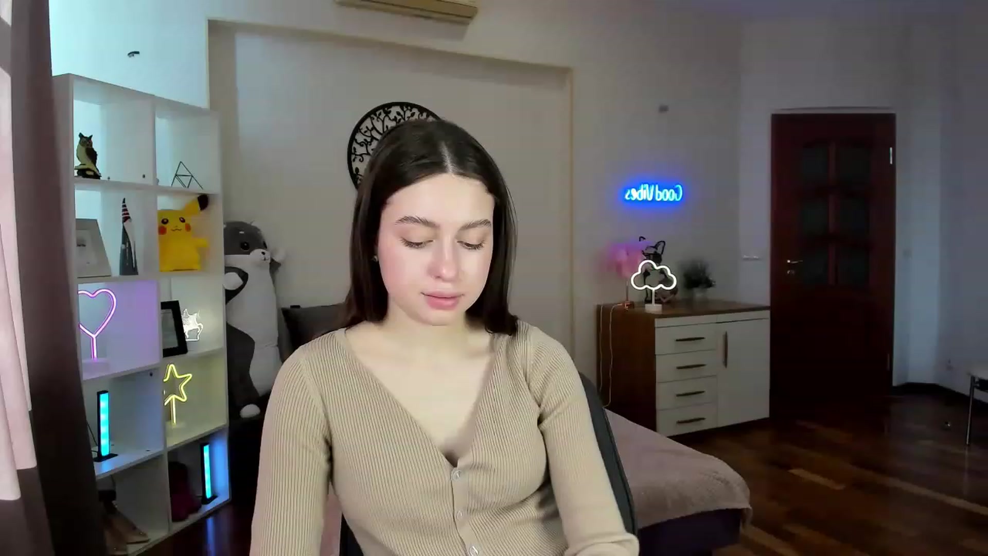 Gallery image thumbnail from LoraAmes's myfreecams stream on, 03/14/2023, 12:31 image 3 of 20