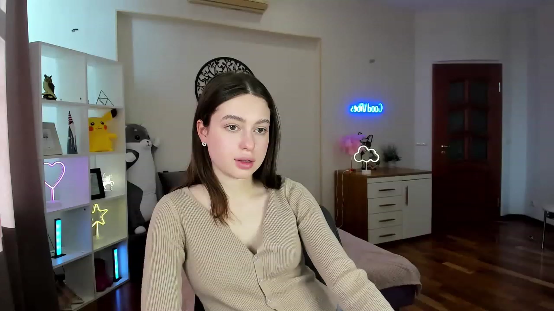 Gallery image thumbnail from LoraAmes's myfreecams stream on, 03/14/2023, 12:31 image 4 of 20