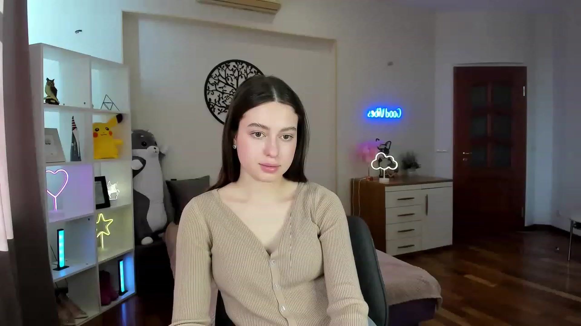 Gallery image thumbnail from LoraAmes's myfreecams stream on, 03/14/2023, 12:31 image 2 of 20