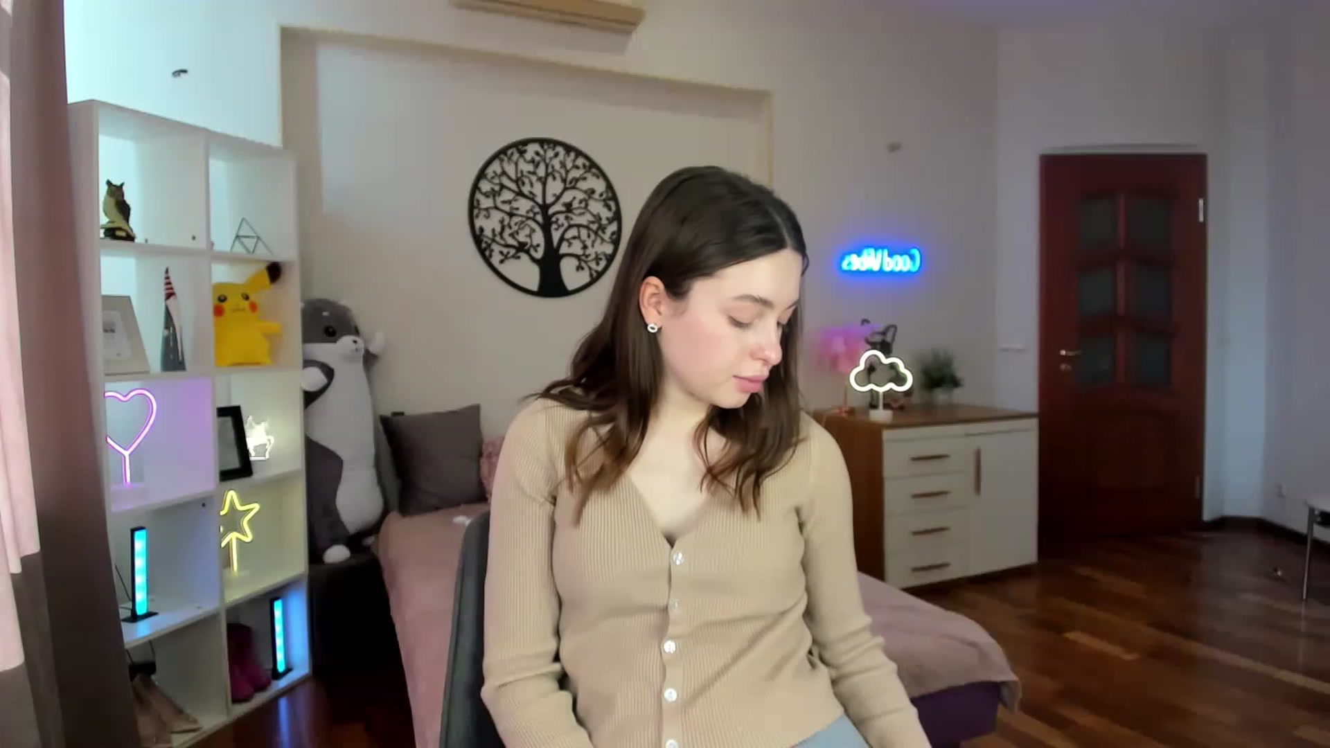Gallery image thumbnail from LoraAmes's myfreecams stream on, 03/14/2023, 12:31 image 11 of 20