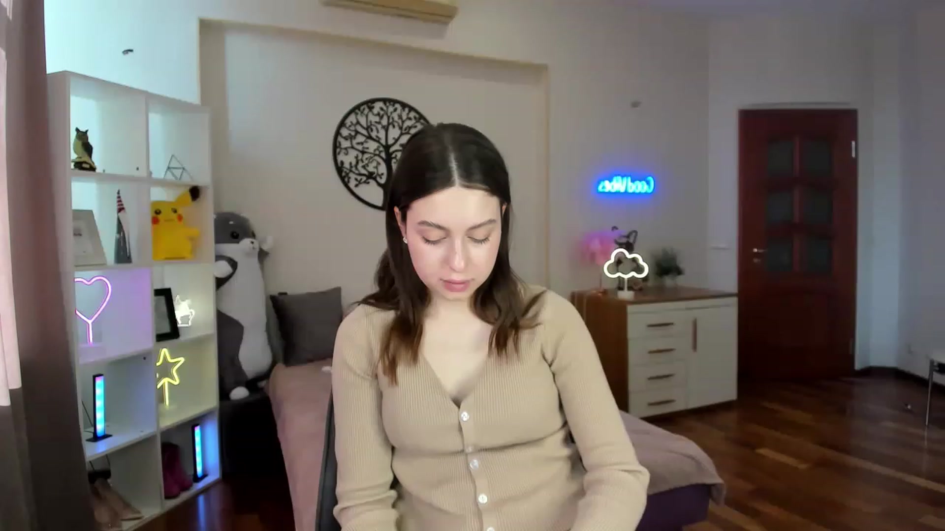 Gallery image thumbnail from LoraAmes's myfreecams stream on, 03/14/2023, 12:31 image 12 of 20