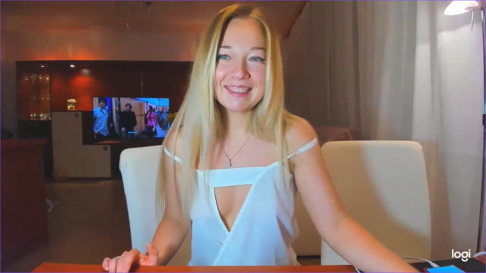 Gallery image thumbnail from LoraGlow's myfreecams stream on, 12/01/2022, 21:38 image 19 of 20