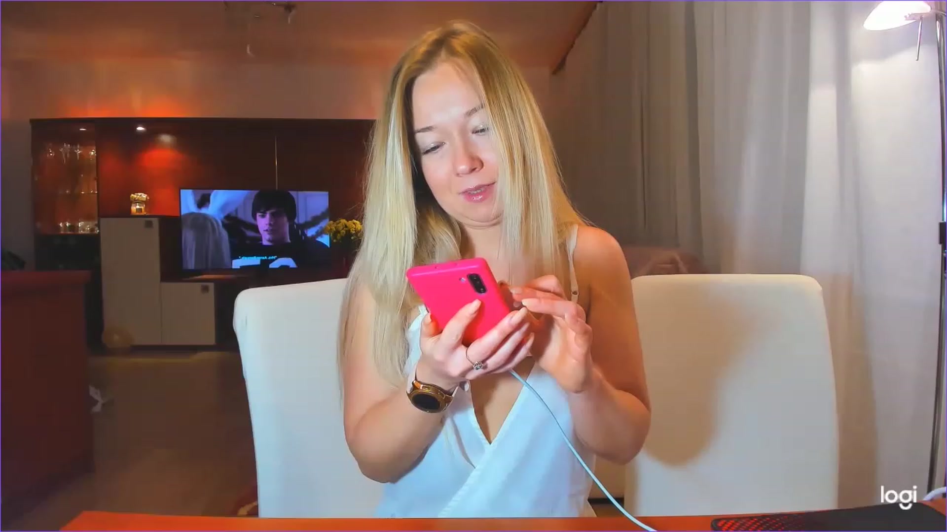 Gallery image thumbnail from LoraGlow's myfreecams stream on, 12/01/2022, 21:38 image 11 of 20