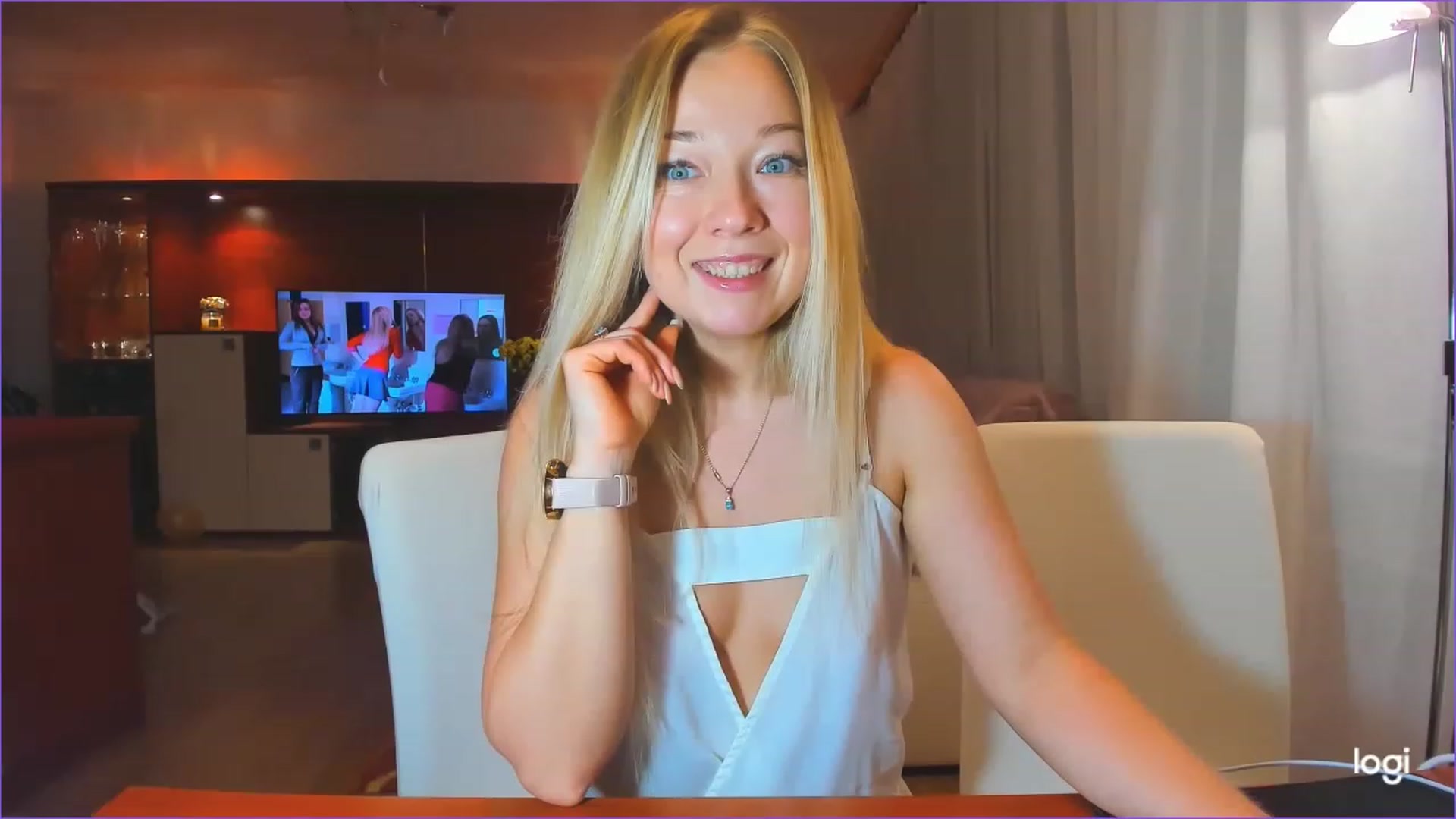Gallery image thumbnail from LoraGlow's myfreecams stream on, 12/01/2022, 21:38 image 13 of 20