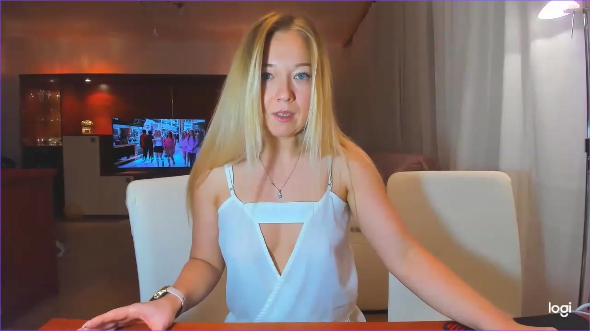 Gallery image thumbnail from LoraGlow's myfreecams stream on, 12/01/2022, 21:38 image 5 of 20