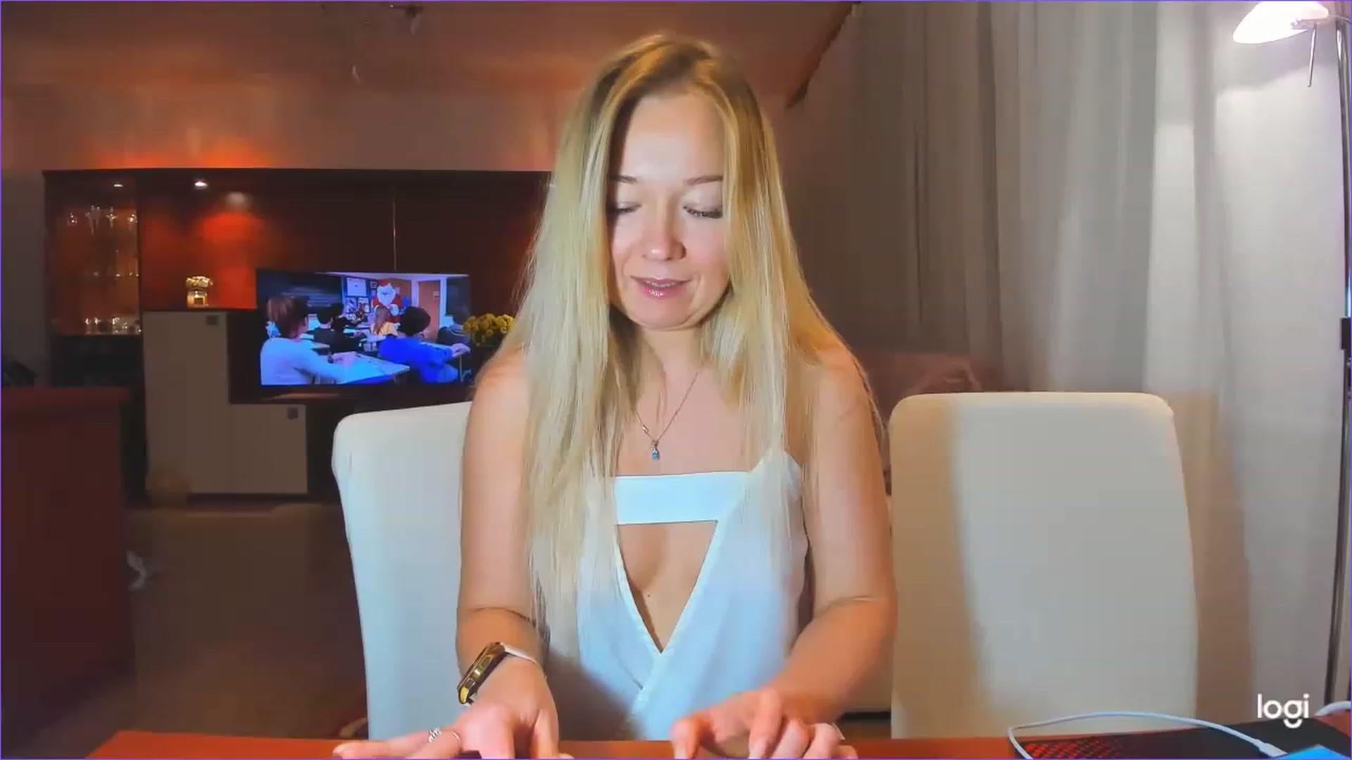 Gallery image thumbnail from LoraGlow's myfreecams stream on, 12/01/2022, 21:38 image 15 of 20