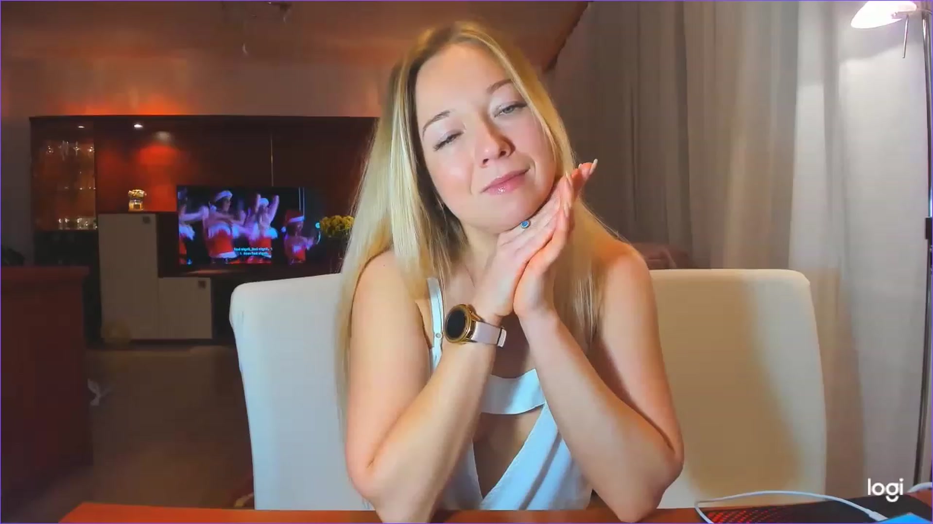 Gallery image thumbnail from LoraGlow's myfreecams stream on, 12/01/2022, 21:38 image 17 of 20