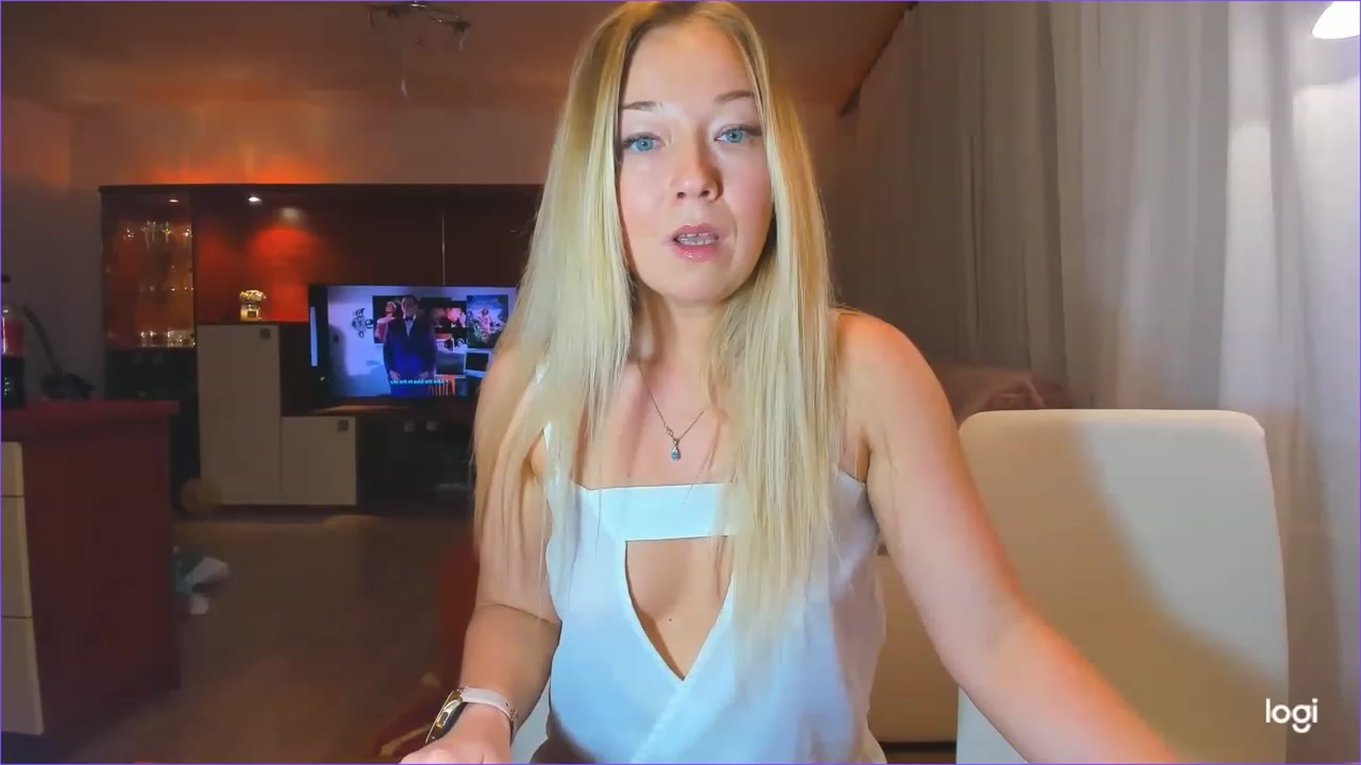 Gallery image thumbnail from LoraGlow's myfreecams stream on, 12/01/2022, 22:22 image 9 of 20