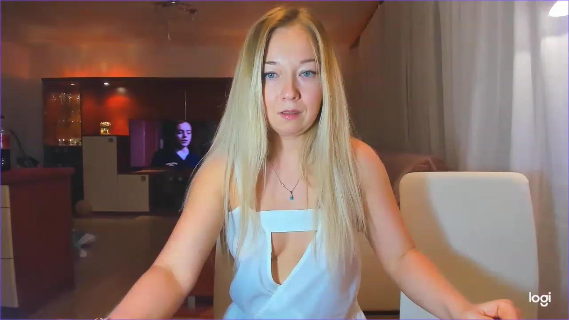 Gallery image thumbnail from LoraGlow's myfreecams stream on, 12/01/2022, 22:22 image 10 of 20