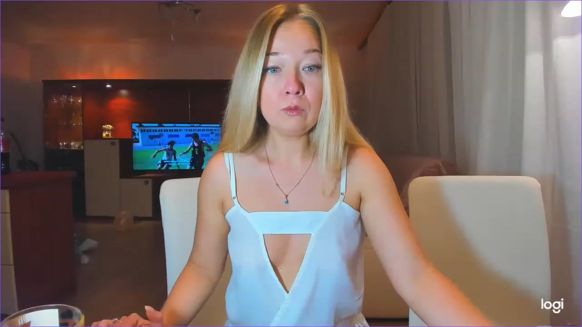Gallery image thumbnail from LoraGlow's myfreecams stream on, 12/01/2022, 23:28 image 19 of 20