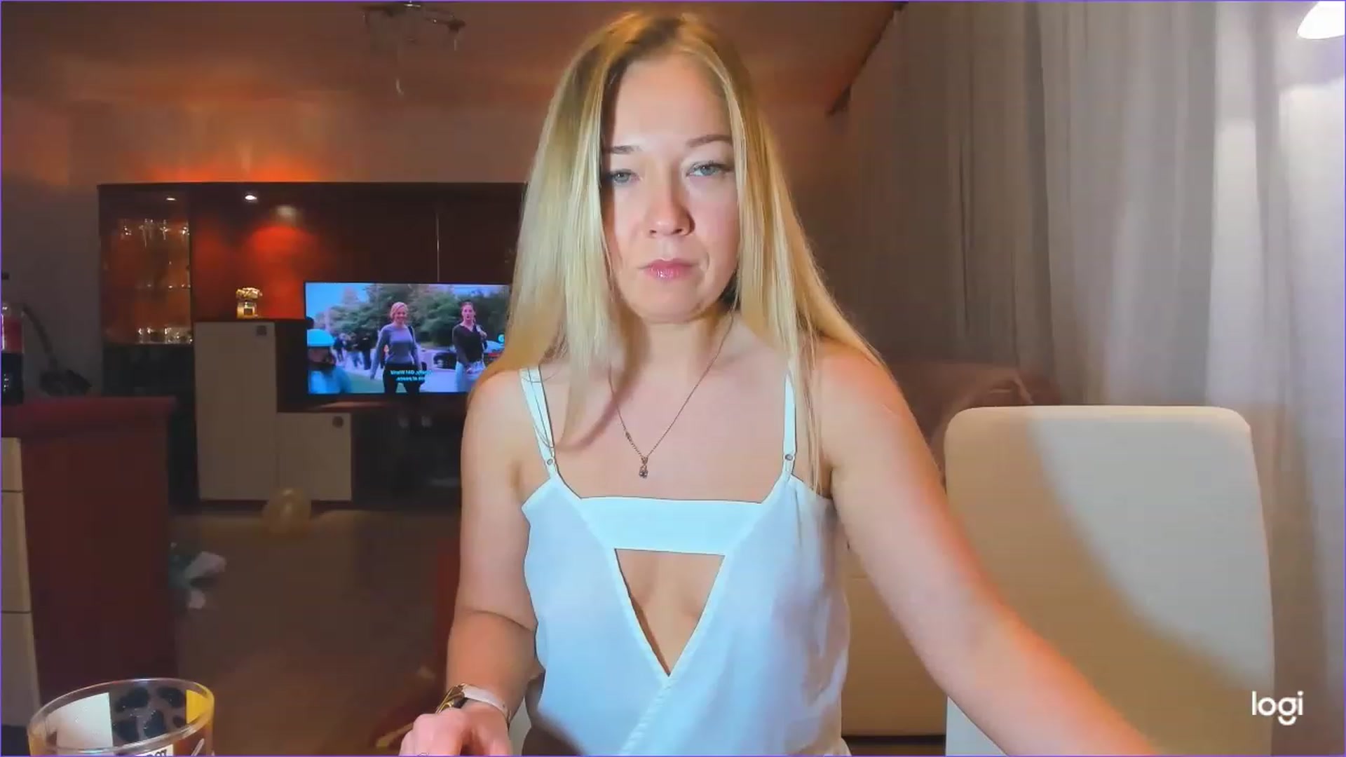 Gallery image thumbnail from LoraGlow's myfreecams stream on, 12/01/2022, 23:28 image 1 of 20