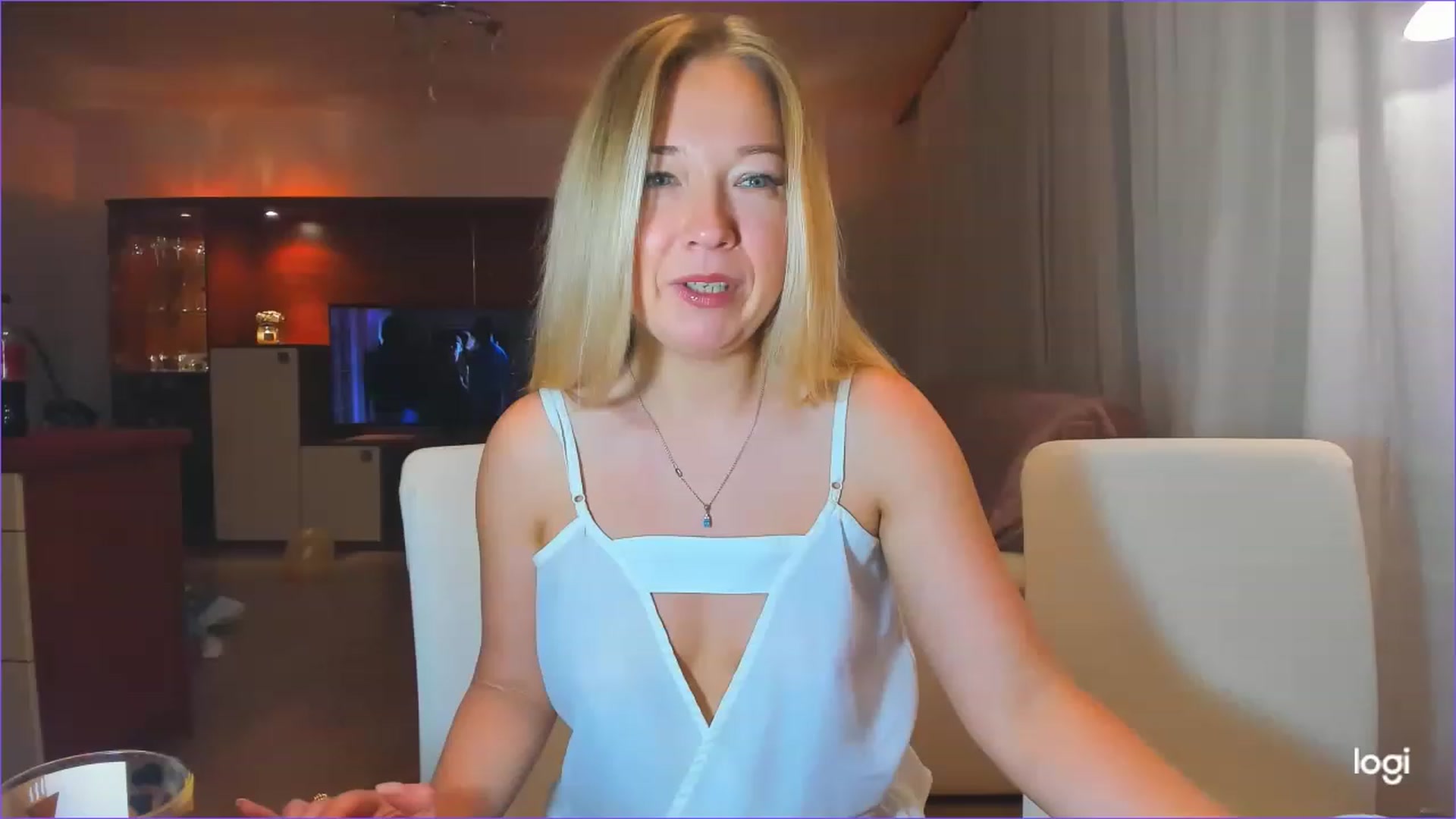 Gallery image thumbnail from LoraGlow's myfreecams stream on, 12/01/2022, 23:28 image 17 of 20