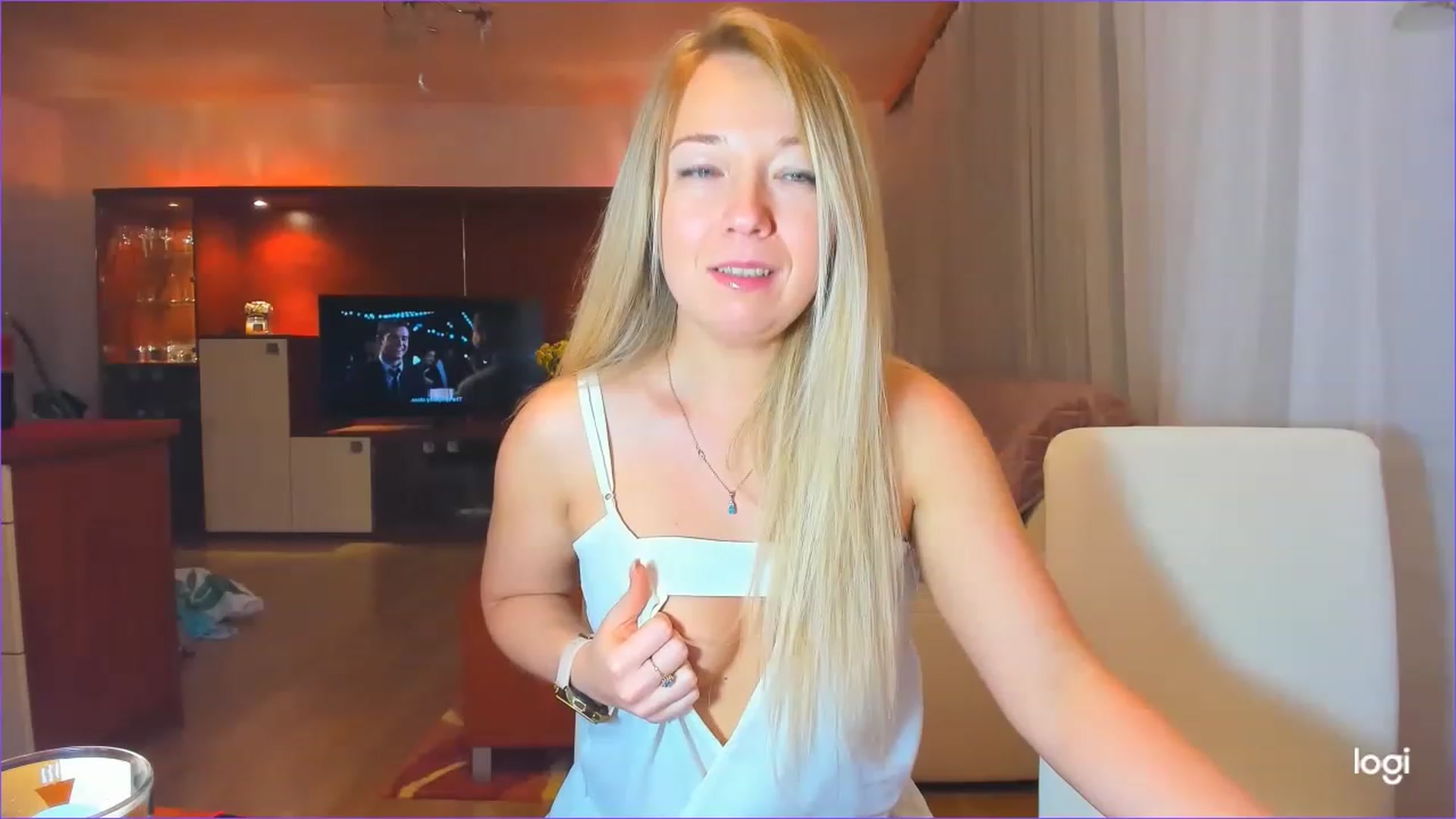 Gallery image thumbnail from LoraGlow's myfreecams stream on, 12/02/2022, 01:39 image 16 of 20