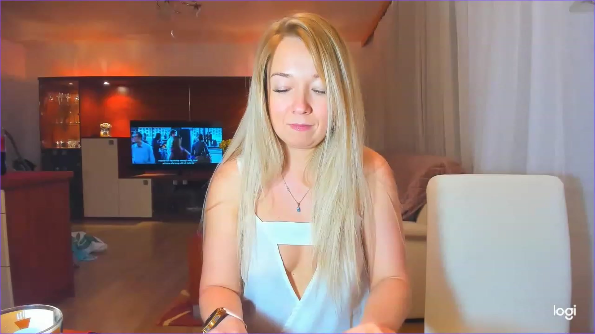 Gallery image thumbnail from LoraGlow's myfreecams stream on, 12/02/2022, 01:39 image 11 of 20