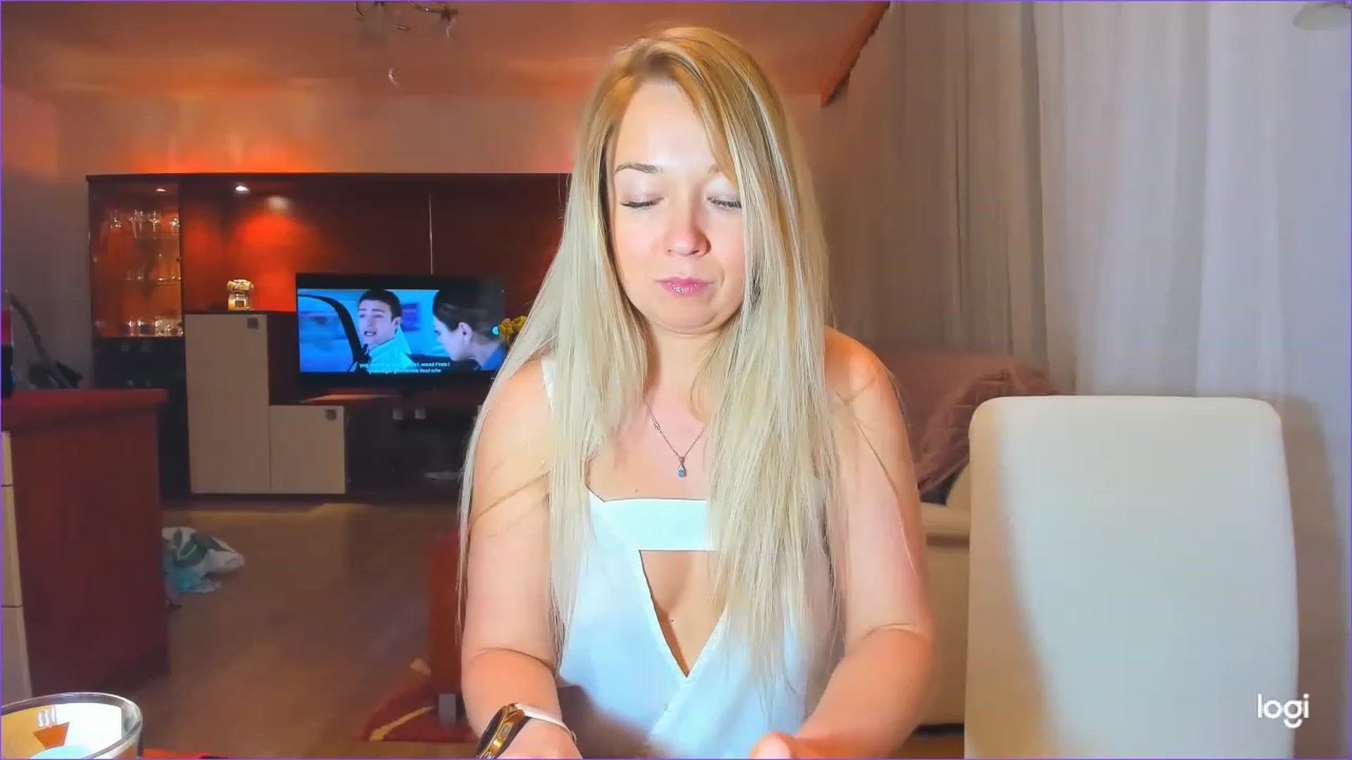 Gallery image thumbnail from LoraGlow's myfreecams stream on, 12/02/2022, 01:39 image 12 of 20