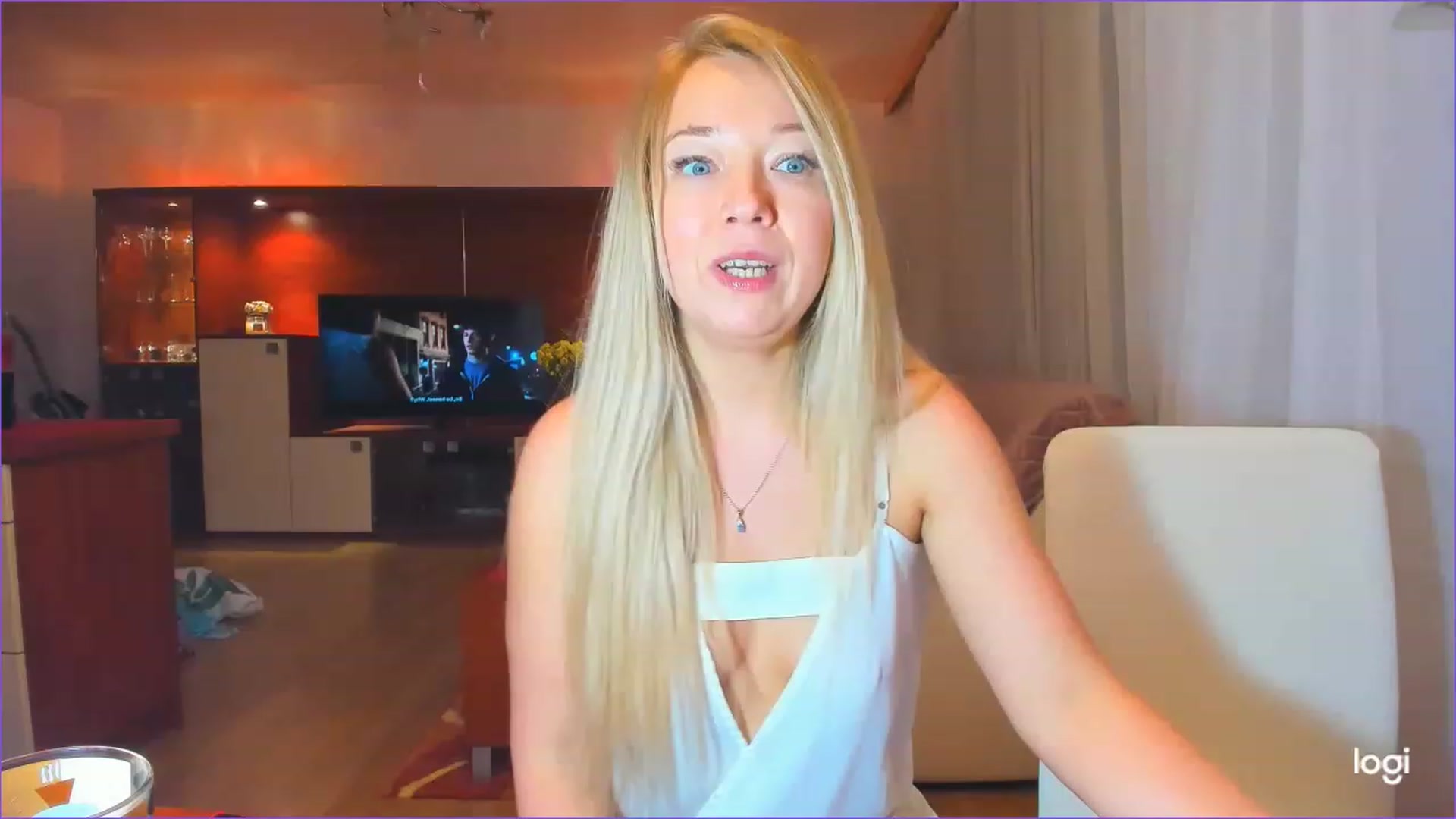 Gallery image thumbnail from LoraGlow's myfreecams stream on, 12/02/2022, 01:39 image 6 of 20