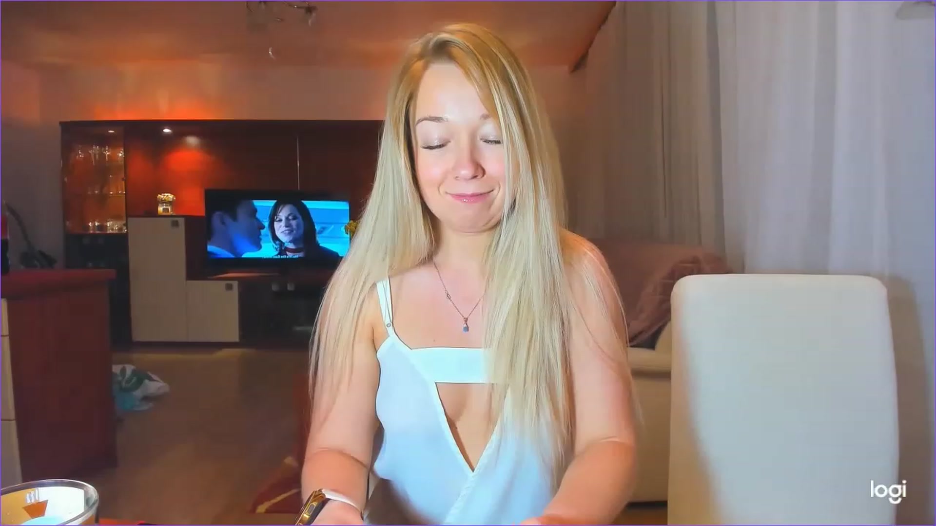 Gallery image thumbnail from LoraGlow's myfreecams stream on, 12/02/2022, 01:39 image 8 of 20