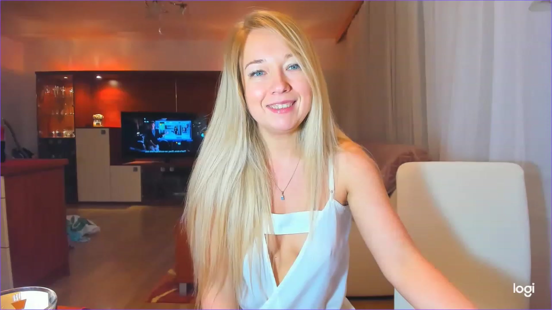 Gallery image thumbnail from LoraGlow's myfreecams stream on, 12/02/2022, 01:39 image 2 of 20