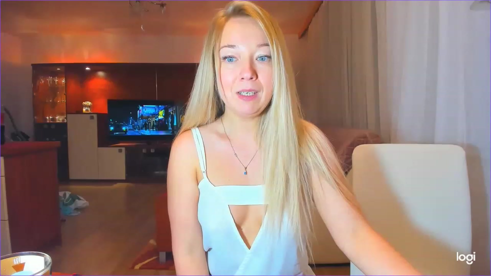 Gallery image thumbnail from LoraGlow's myfreecams stream on, 12/02/2022, 01:39 image 7 of 20