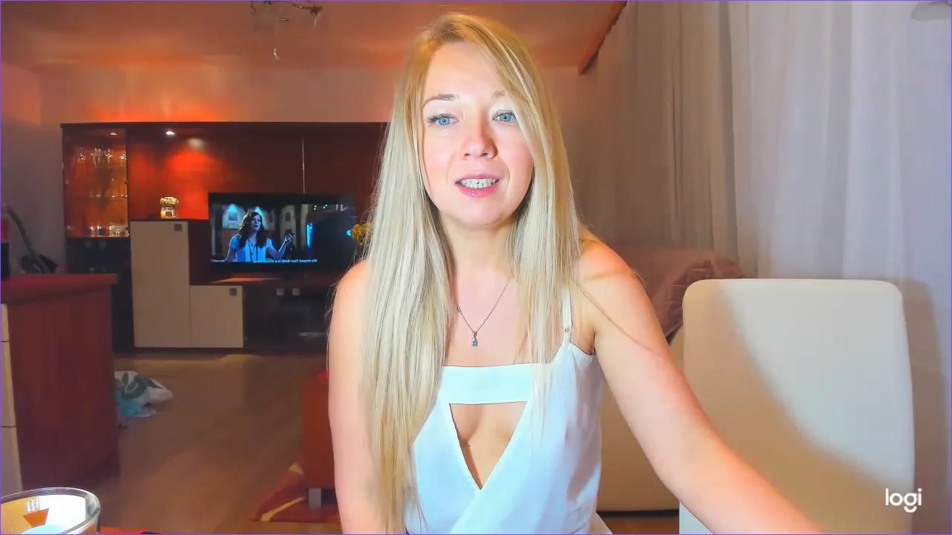 Gallery image thumbnail from LoraGlow's myfreecams stream on, 12/02/2022, 01:39 image 4 of 20