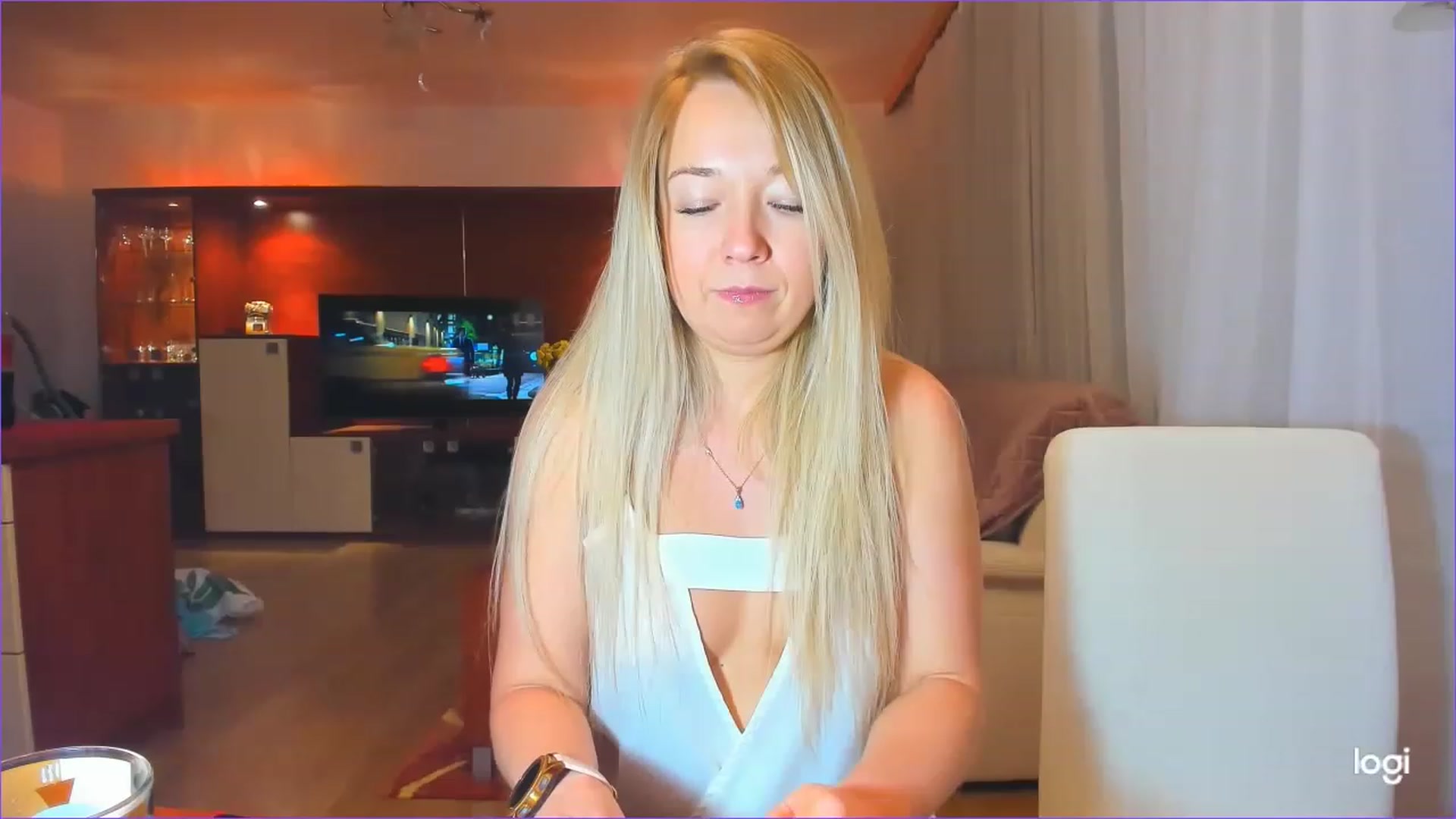 Gallery image thumbnail from LoraGlow's myfreecams stream on, 12/02/2022, 01:39 image 15 of 20