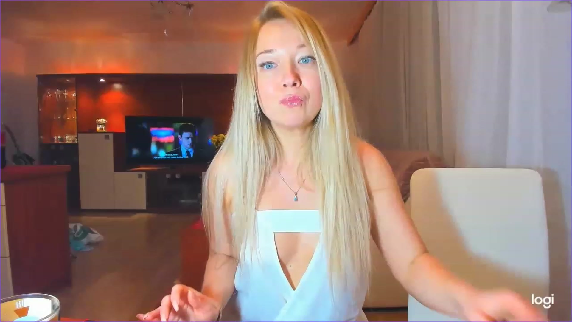 Gallery image thumbnail from LoraGlow's myfreecams stream on, 12/02/2022, 01:39 image 14 of 20