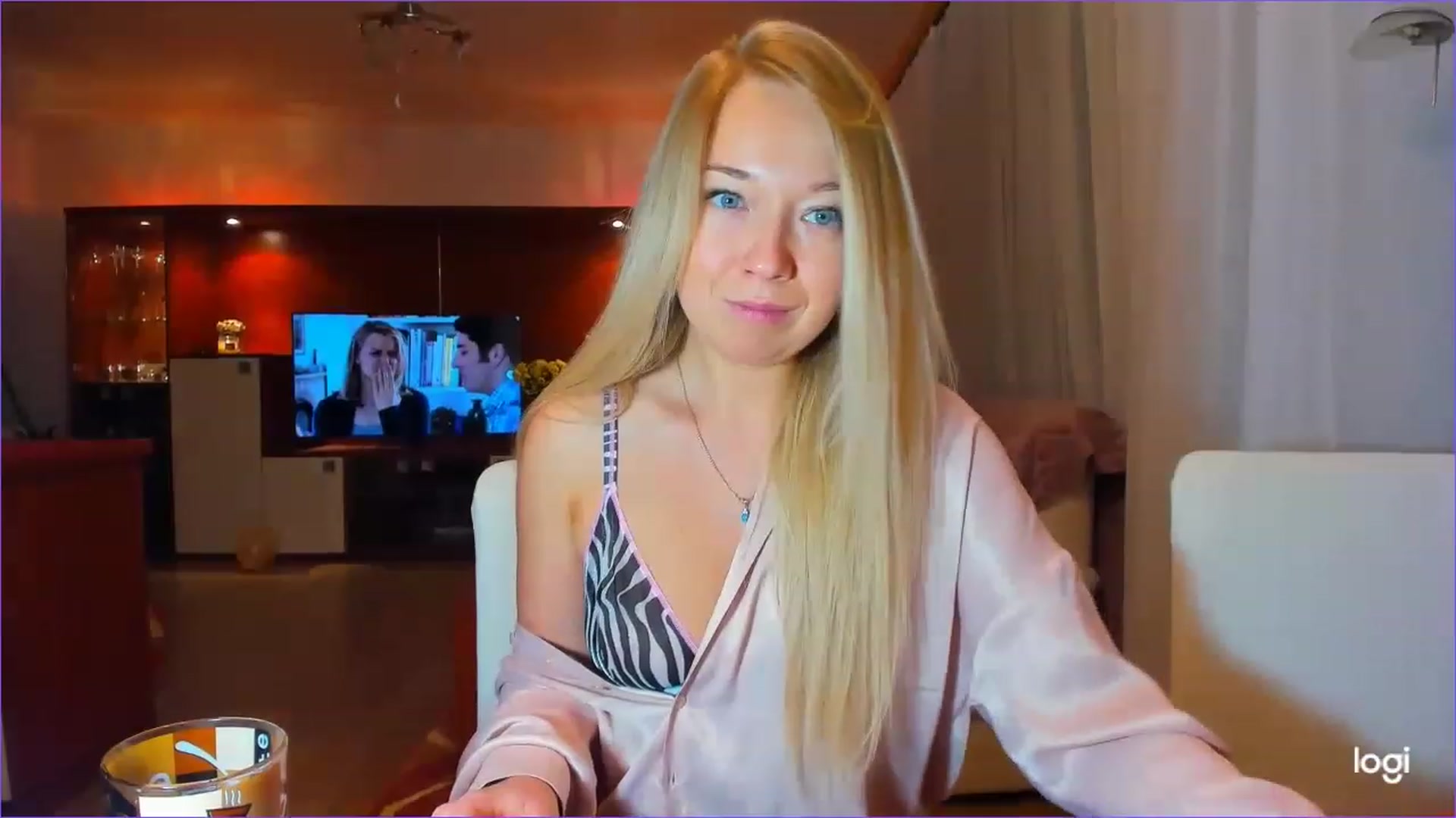 Gallery image thumbnail from LoraGlow's myfreecams stream on, 12/02/2022, 22:22 image 19 of 20