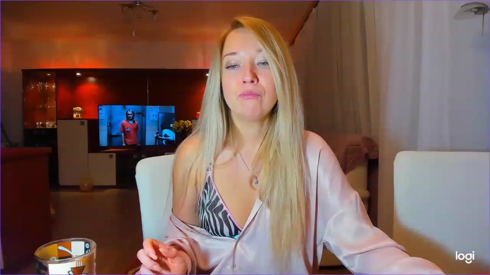 Gallery image thumbnail from LoraGlow's myfreecams stream on, 12/02/2022, 22:22 image 16 of 20