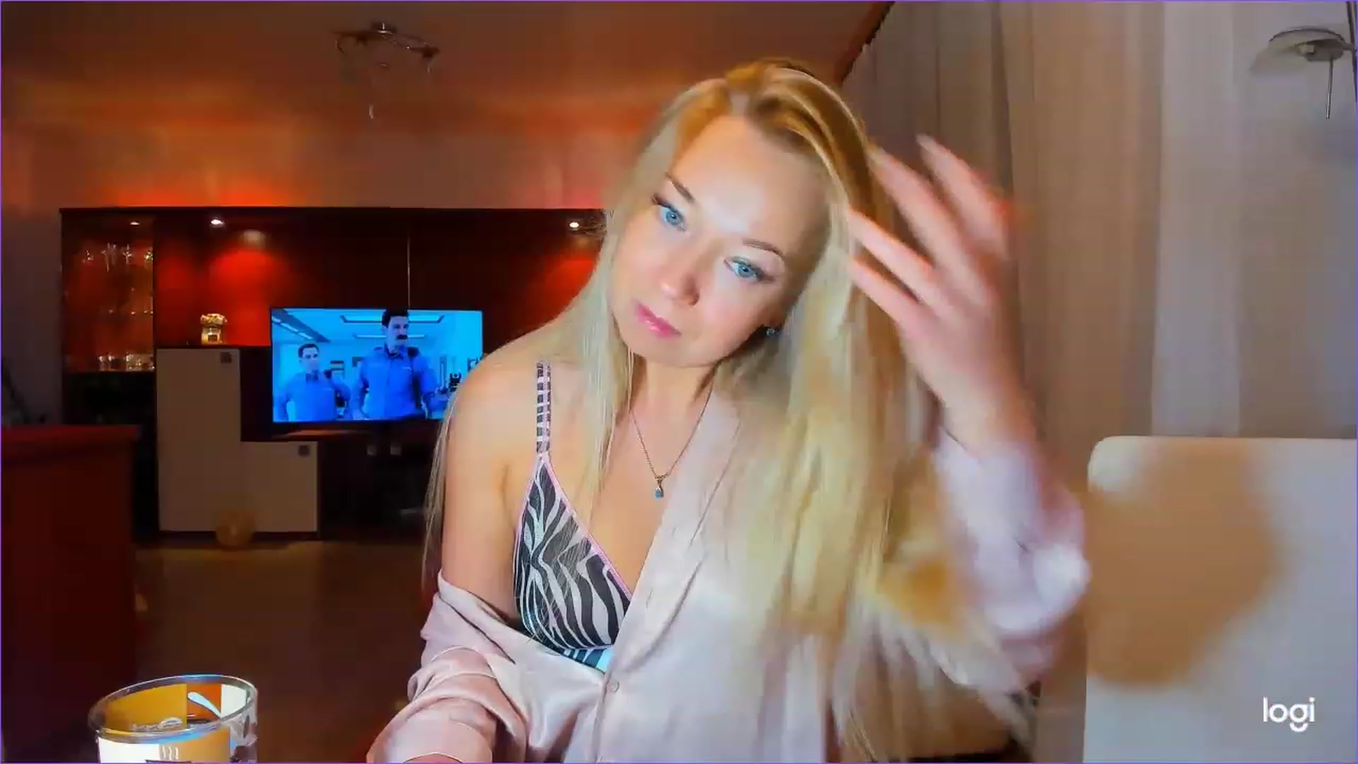 Gallery image thumbnail from LoraGlow's myfreecams stream on, 12/02/2022, 22:22 image 2 of 20