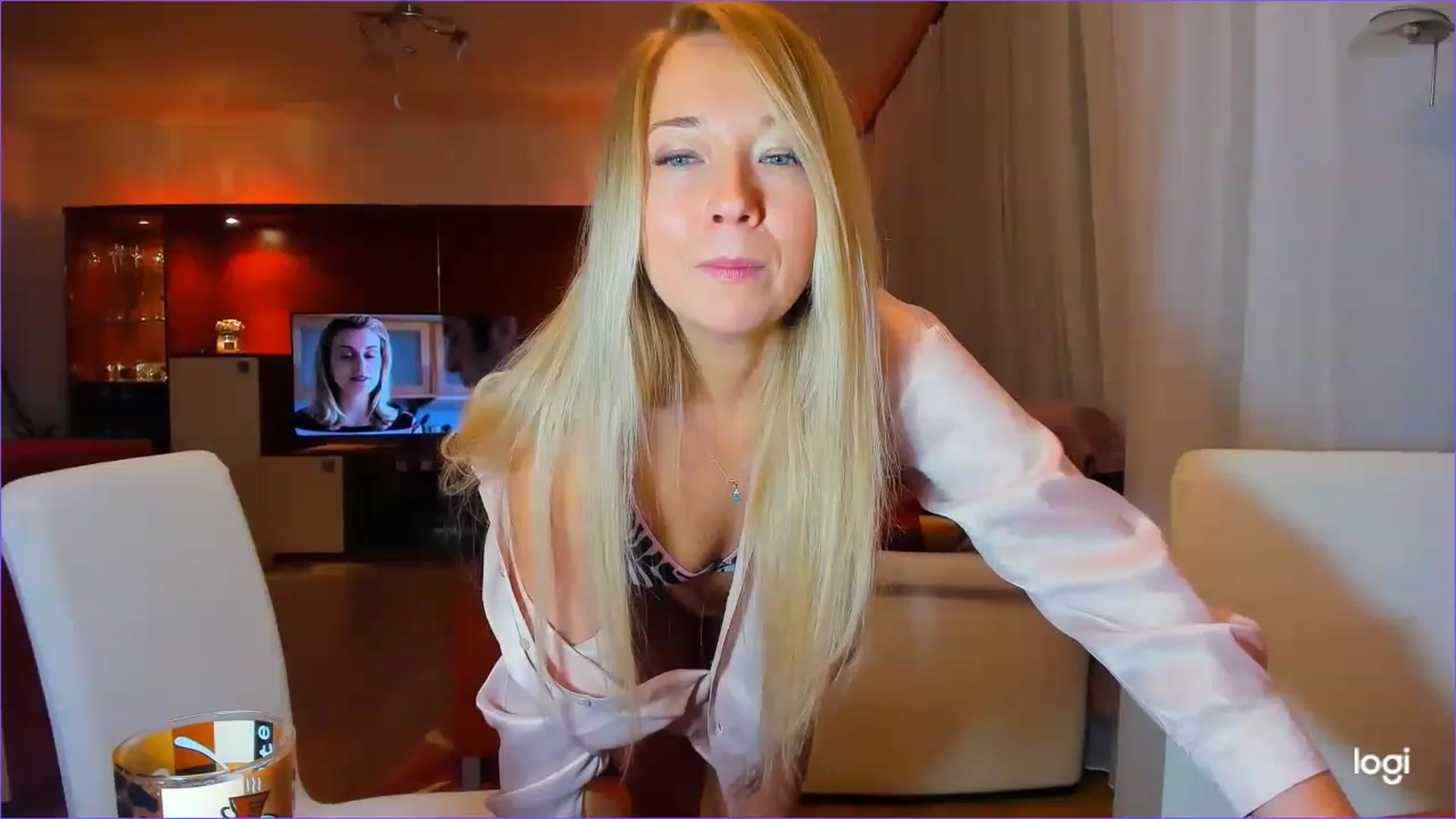 Gallery image thumbnail from LoraGlow's myfreecams stream on, 12/02/2022, 22:22 image 14 of 20