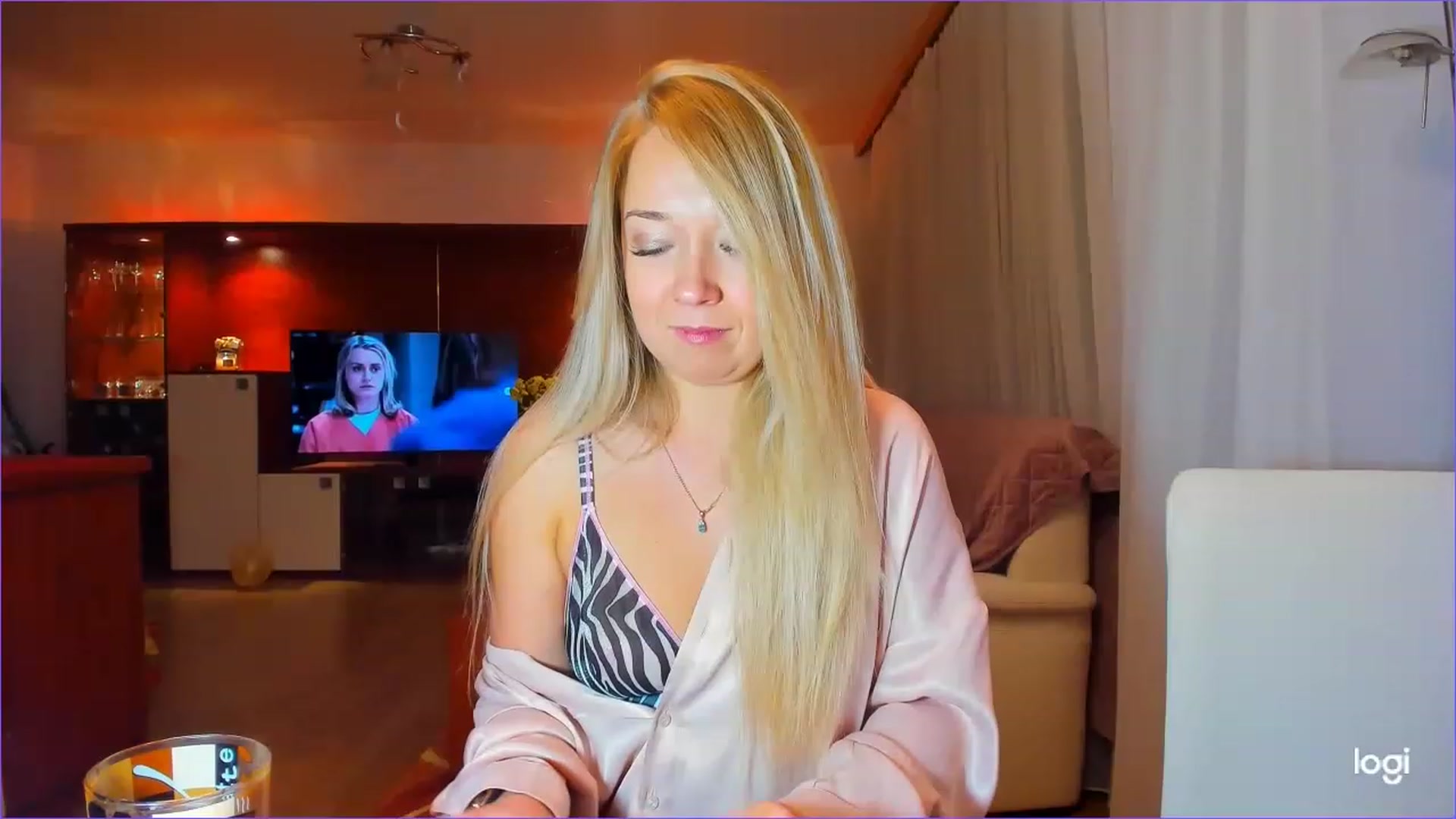 Gallery image thumbnail from LoraGlow's myfreecams stream on, 12/02/2022, 22:22 image 3 of 20